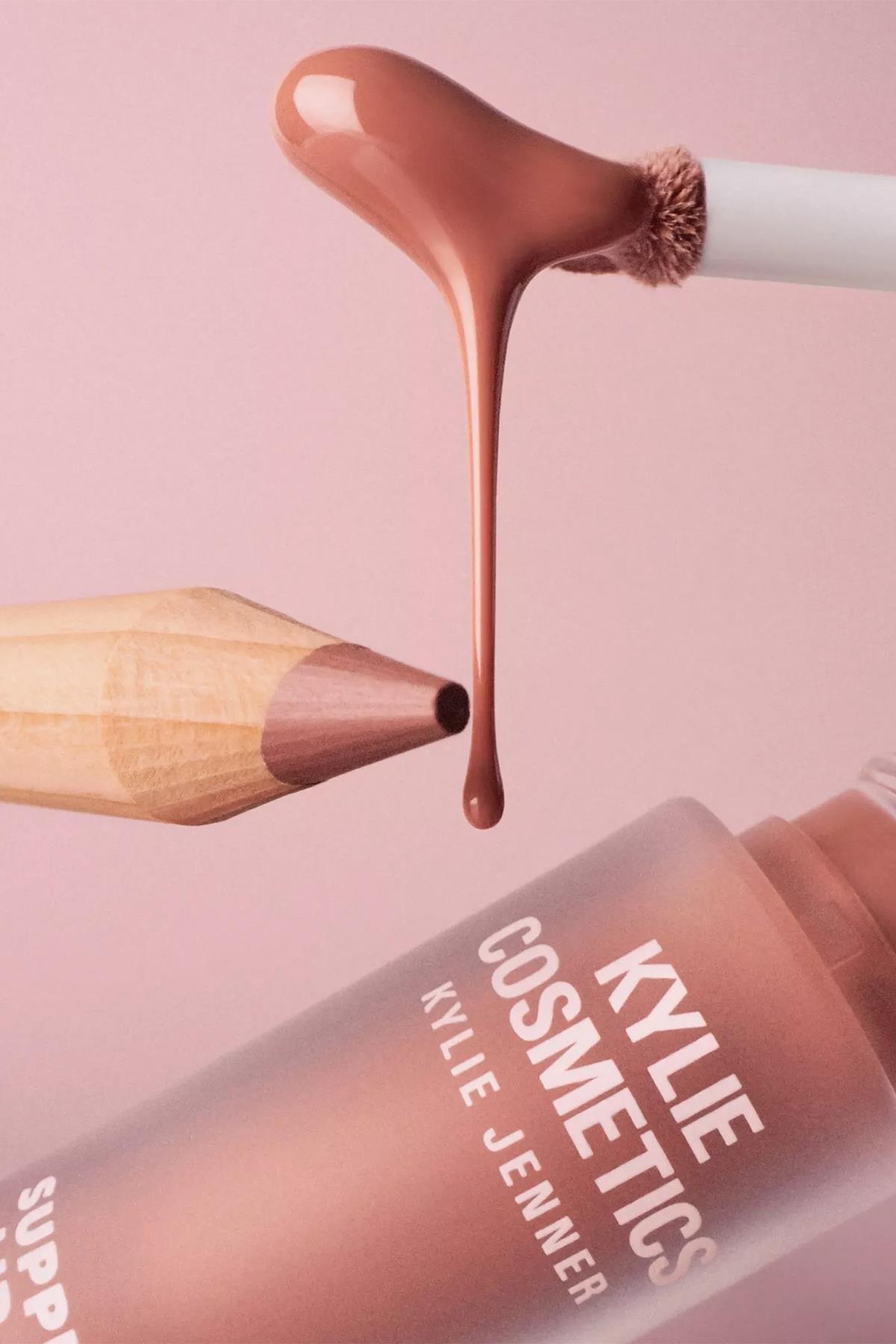 Kylie Cosmetics Kylie Glossy Lip Kit Dudak Kalemi ve Parlatıcı Set
