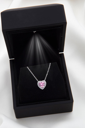 SARIASLAN Işıklı Kutuda Pembe Taşlı Yükseltilmiş Kalp Gümüş Kolye Rodyumlu