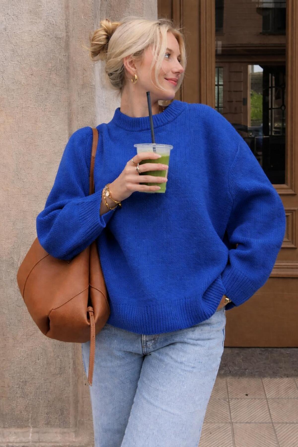 Women's Blue Oversized Knitwear Sweater - Soft Textured Crew Neck