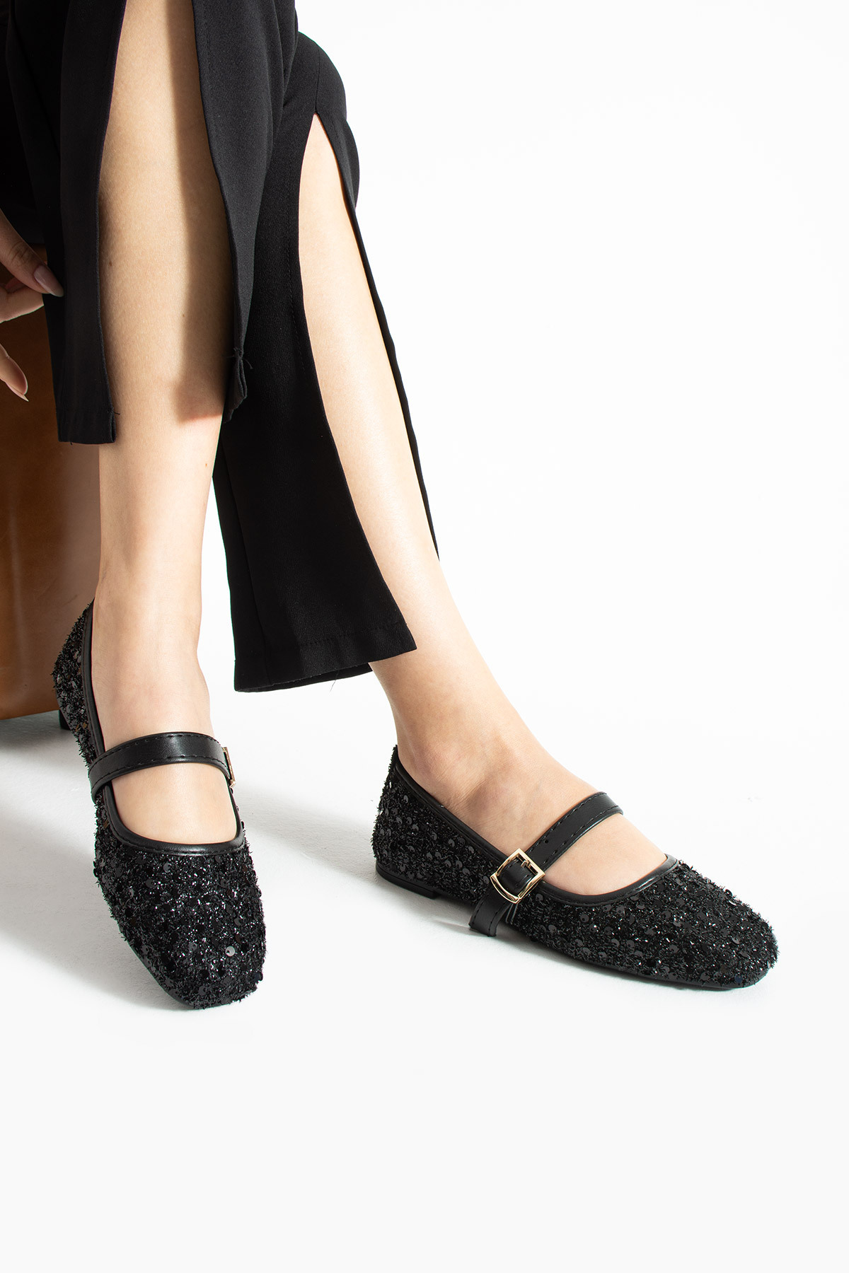 star shoes  Siyah Pullu Simli Toka Detaylı Kadın Şık Günlük Babet - Görsel 4