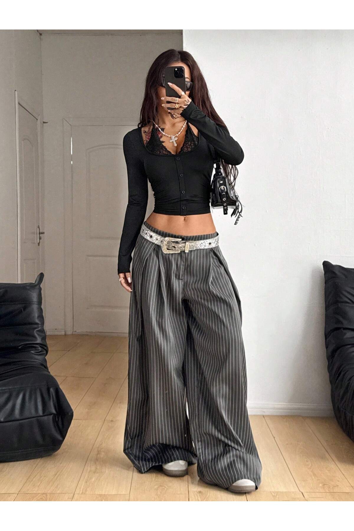 WEEST MODA  siyah bağlama dantel önü düğmeli U yaka uzun kol crop bluz - Görsel 4