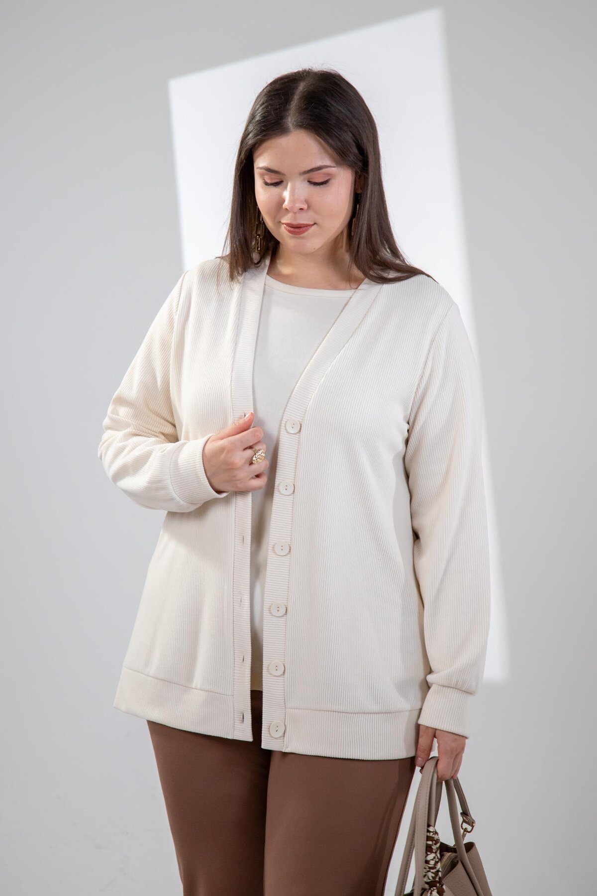 Roxxlen  Büyük Beden Düğme Detaylı Triko Hırka - Görsel 3