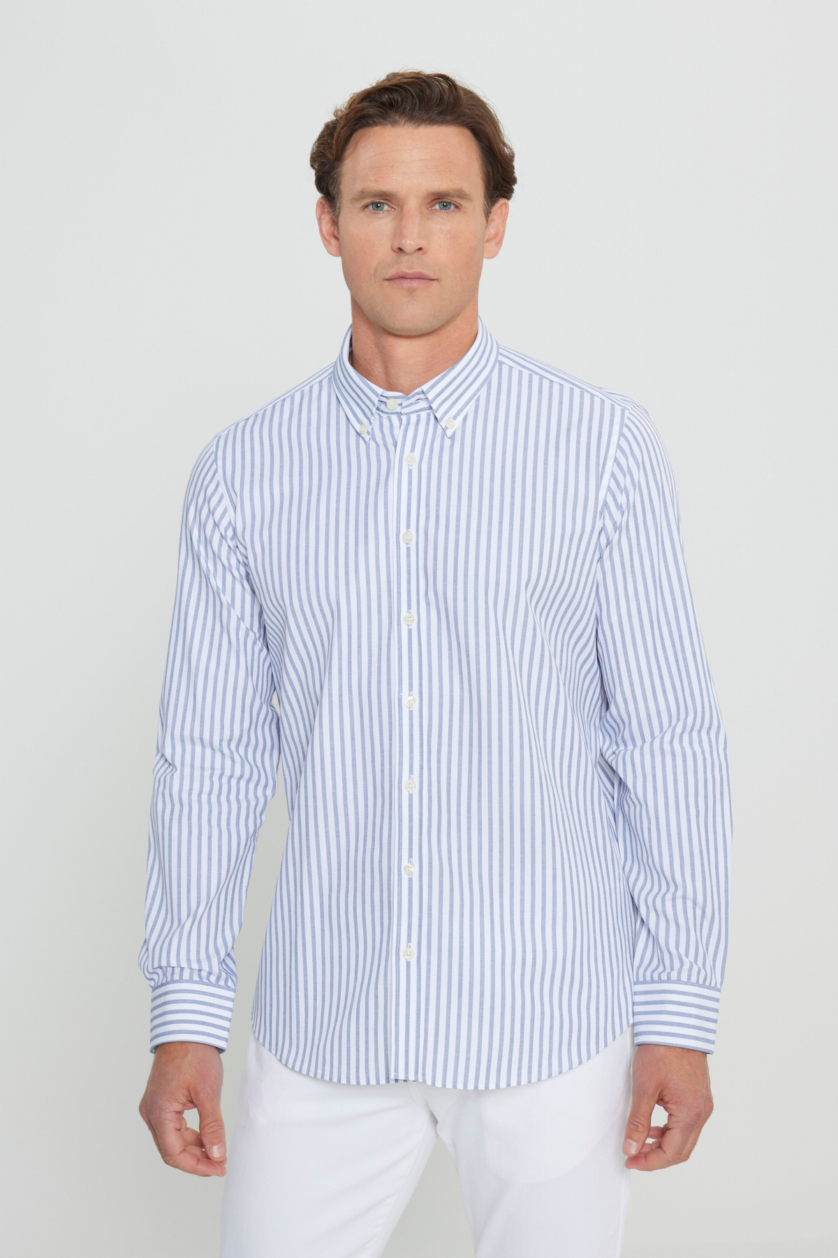 AC&Co / Altınyıldız Classics Erkek Beyaz-Lacivert %100 Pamuk Slim Fit Dar Kesim Düğmeli Yaka Armürlü Gömlek görsel 3