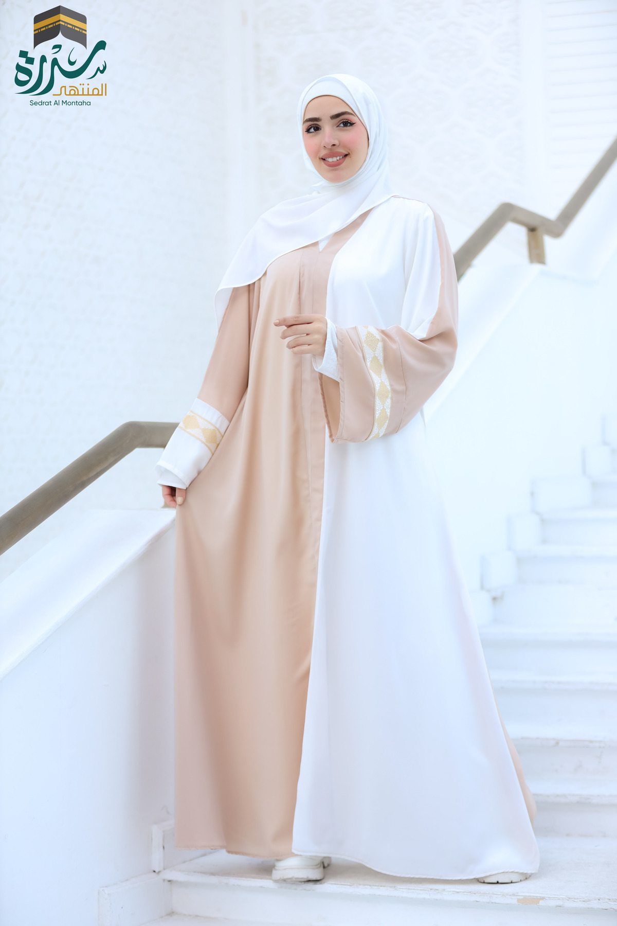 عباية موديل المنار ابيض واسود كريب سعودي