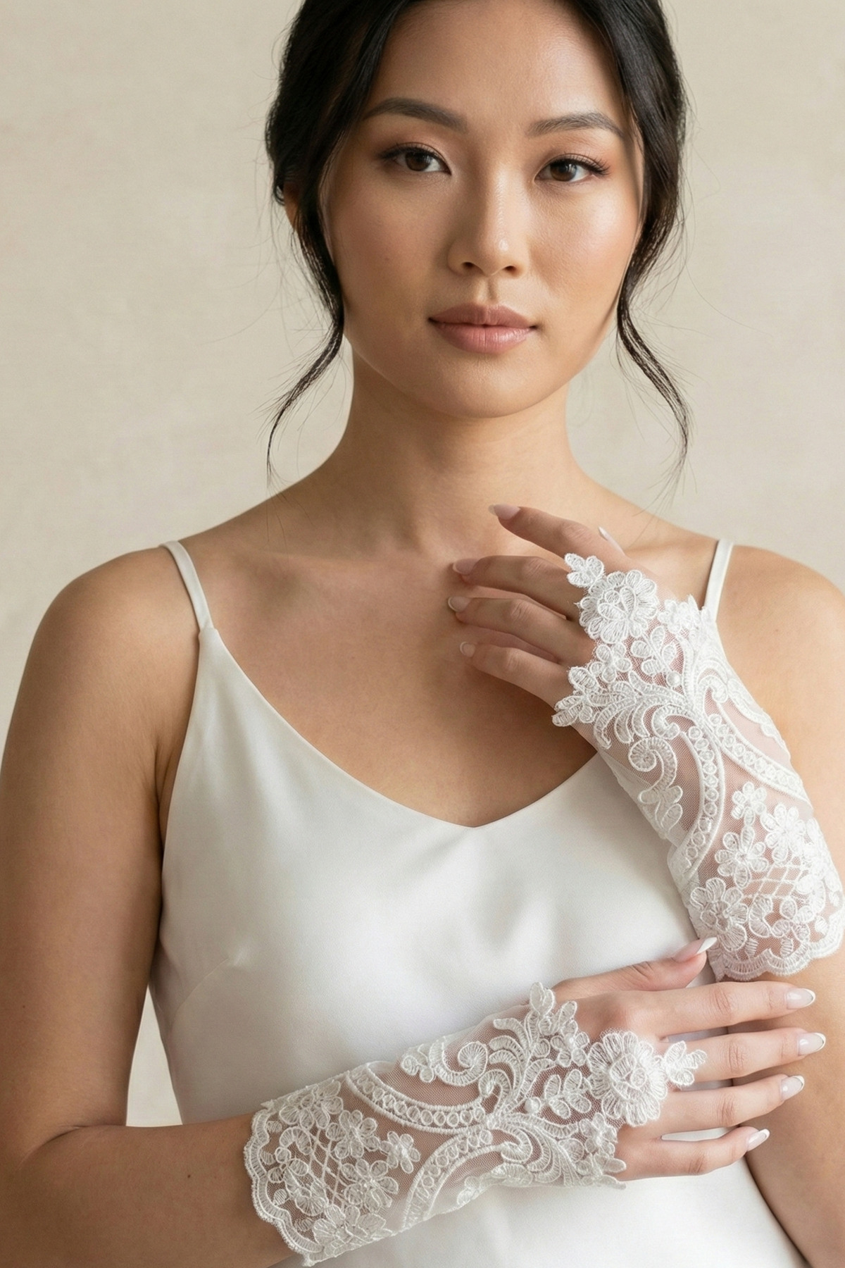 Hobigram  Élise Lace Gelin Eldiveni – Nikah Düğün İçin Dantelli Ara Parmak Zarif Gelin Aksesuarı - Görsel 5