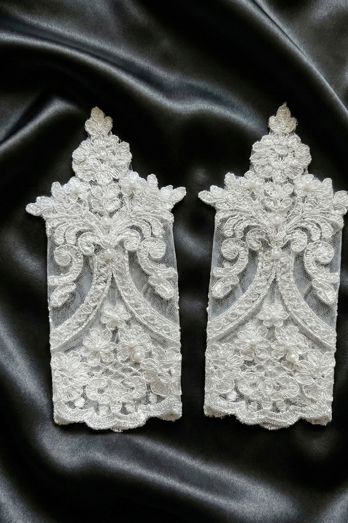 Hobigram  Élise Lace Gelin Eldiveni – Nikah Düğün İçin Dantelli Ara Parmak Zarif Gelin Aksesuarı - Görsel 3