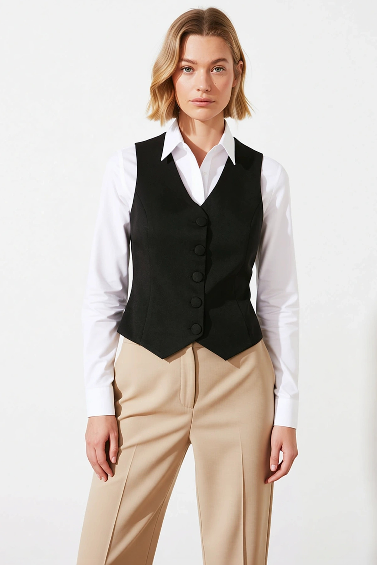 Kadın V Yaka Kolsuz Düğmeli Fitted Kesim Dokuma Kumaş Crop Yelek Astarlı Düz Desen Çift Cepli