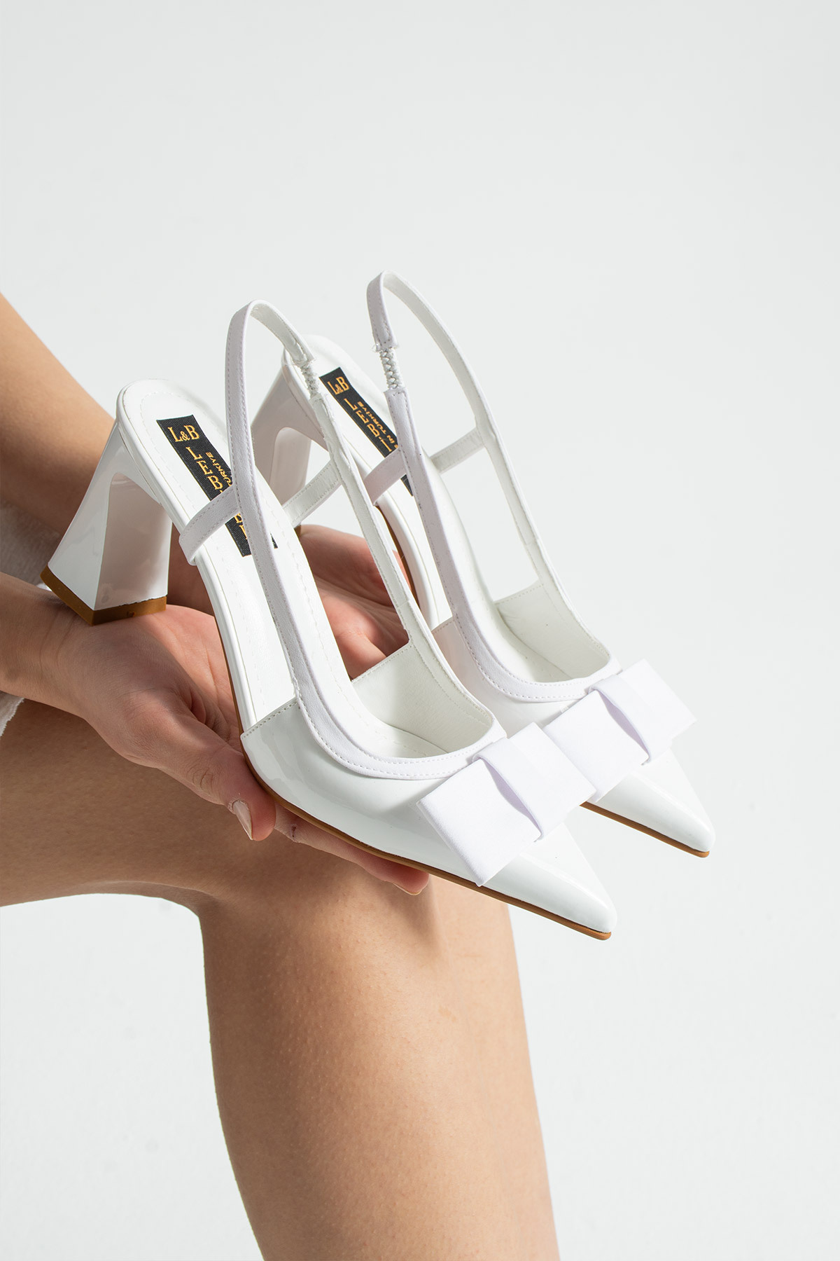 Lebibe Shoes  LERINDA Kadın Beyaz Sivri Burun Rugan Slingback 7 cm Topuk Fiyonklu Klasik Ayakkabı