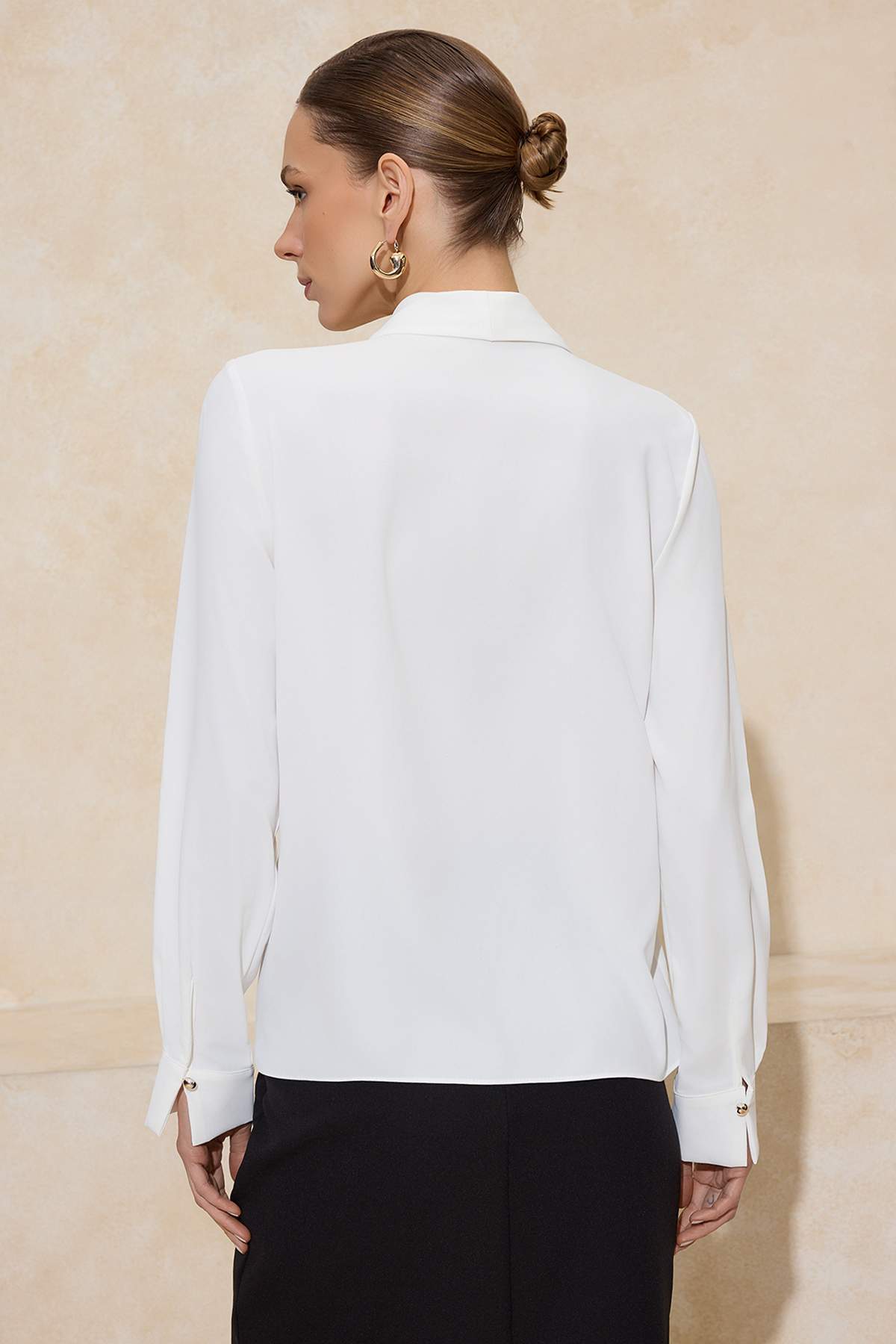 Trendyolmilla  Beyaz Aksesuar ve Fular Detaylı Dokuma Bluz TWOSS26BZ00207 - Görsel 4