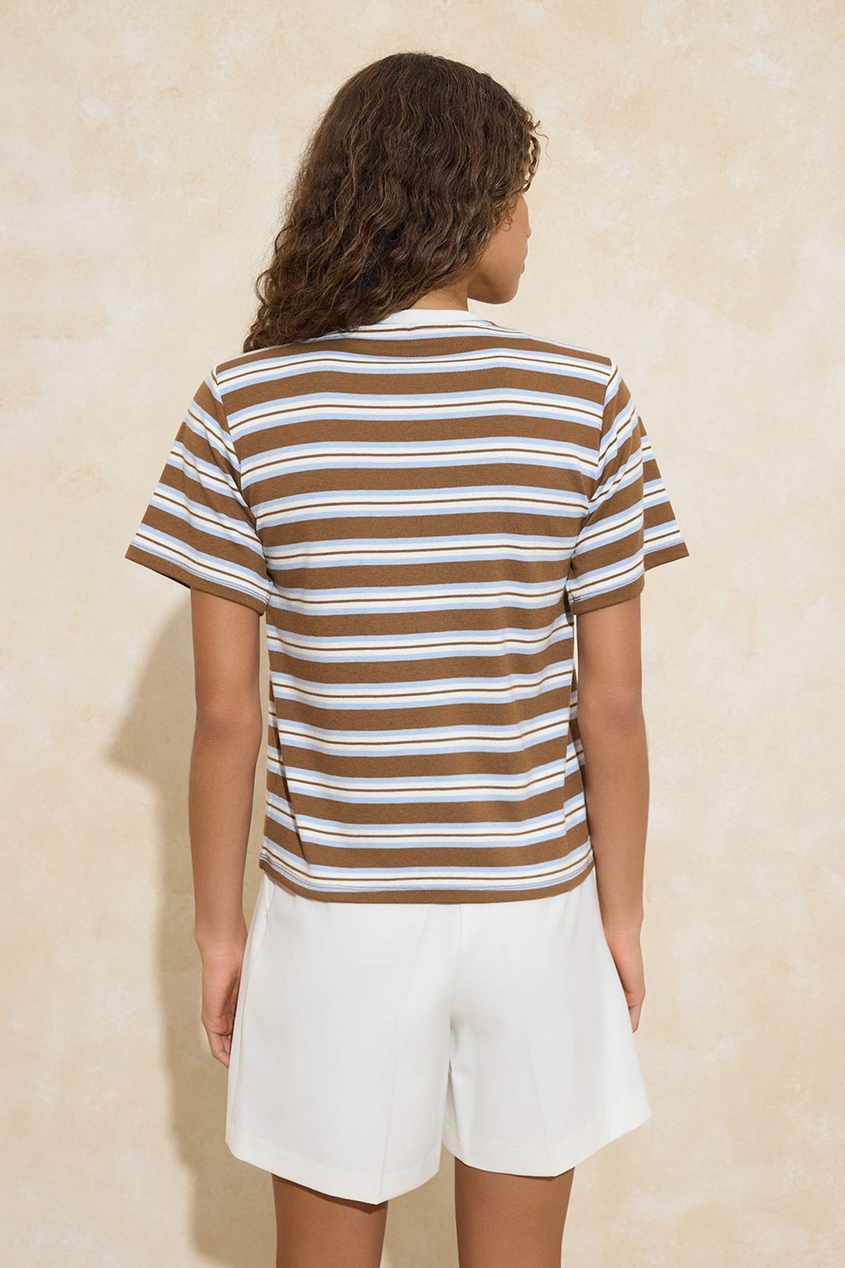 Trendyolmilla  Mavi Çizgili Regular/Normal Kalıp Kısa Kollu Tok %100 Pamuk Vatkalı Örme T-Shirt TWOSS26TS00031 - Görsel 4