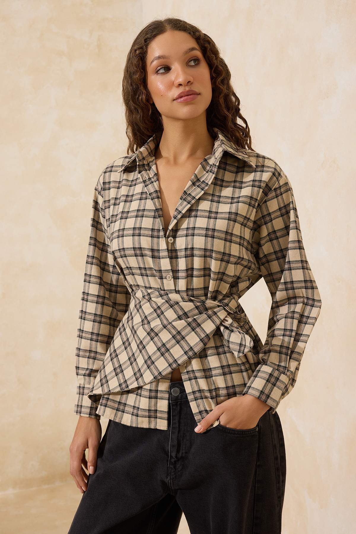 Trendyolmilla  Kahverengi Ekose Çıkarılabilir Şal Detaylı Gömlek TWOAW26GO00155 - Görsel 5