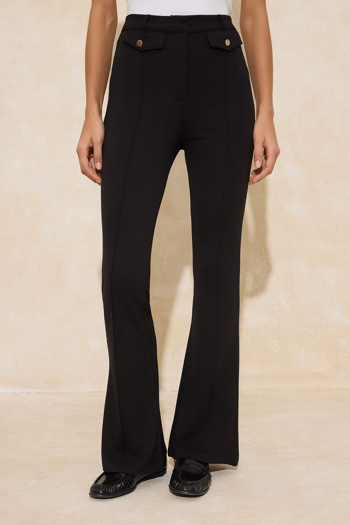 Trendyolmilla  Siyah Flare/İspanyol Paça Düğmeli Normal Bel Uzun İnterlok Örme Pantolon TWOSS26PL00005 - Görsel 3