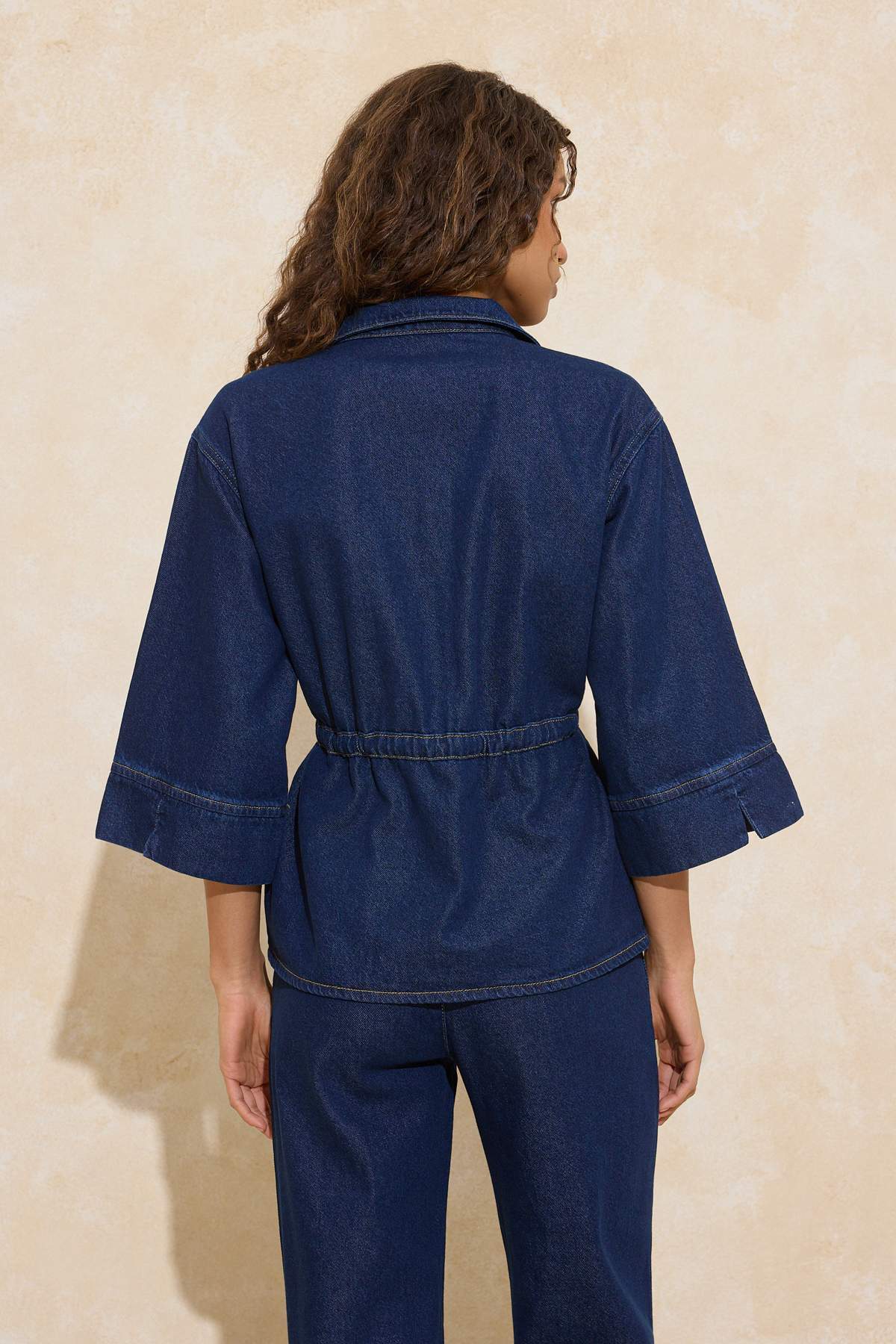 Trendyolmilla  Koyu Mavi Belden Bağlamalı Tencel Karışımlı Denim Gömlek TWOSS26GO00006 - Görsel 4