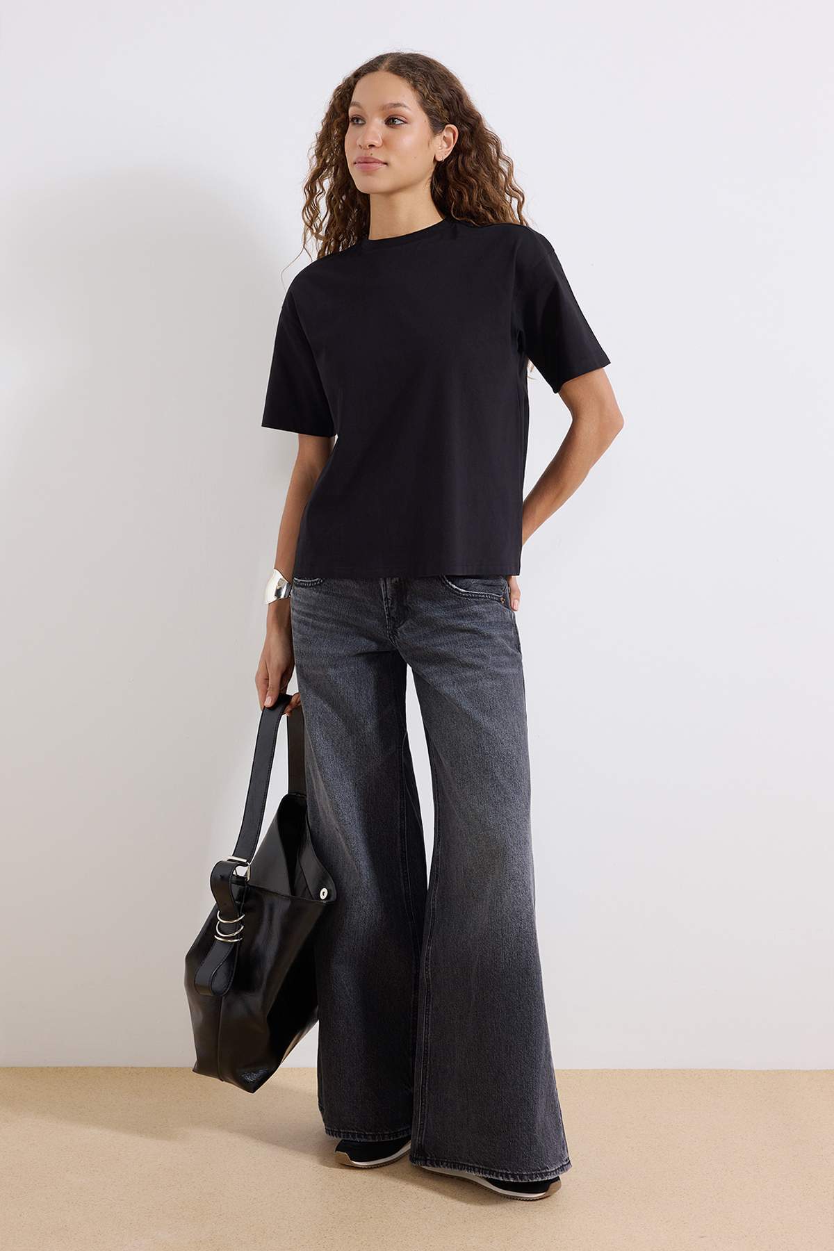 Trendyol Collection Schwarzes, 100 % Single-Jersey-T-Shirt in Übergröße/breit...