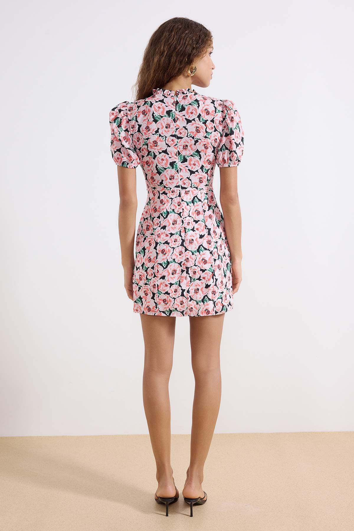 Trendyolmilla  Çok Renkli A Kesim Dik Yaka Çiçek Desenli Süper Mini Astarlı Dokuma Elbise TWOSS21EL2880 - Görsel 4