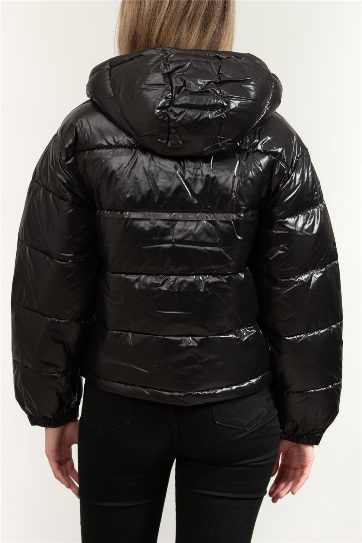 Calvin Klein  Kadın Marka Logolu Fermuar Ve Kapüşon Detaylı Şık Görünüşlü Kışlık Kullanıma Uygun Siya - Görsel 3