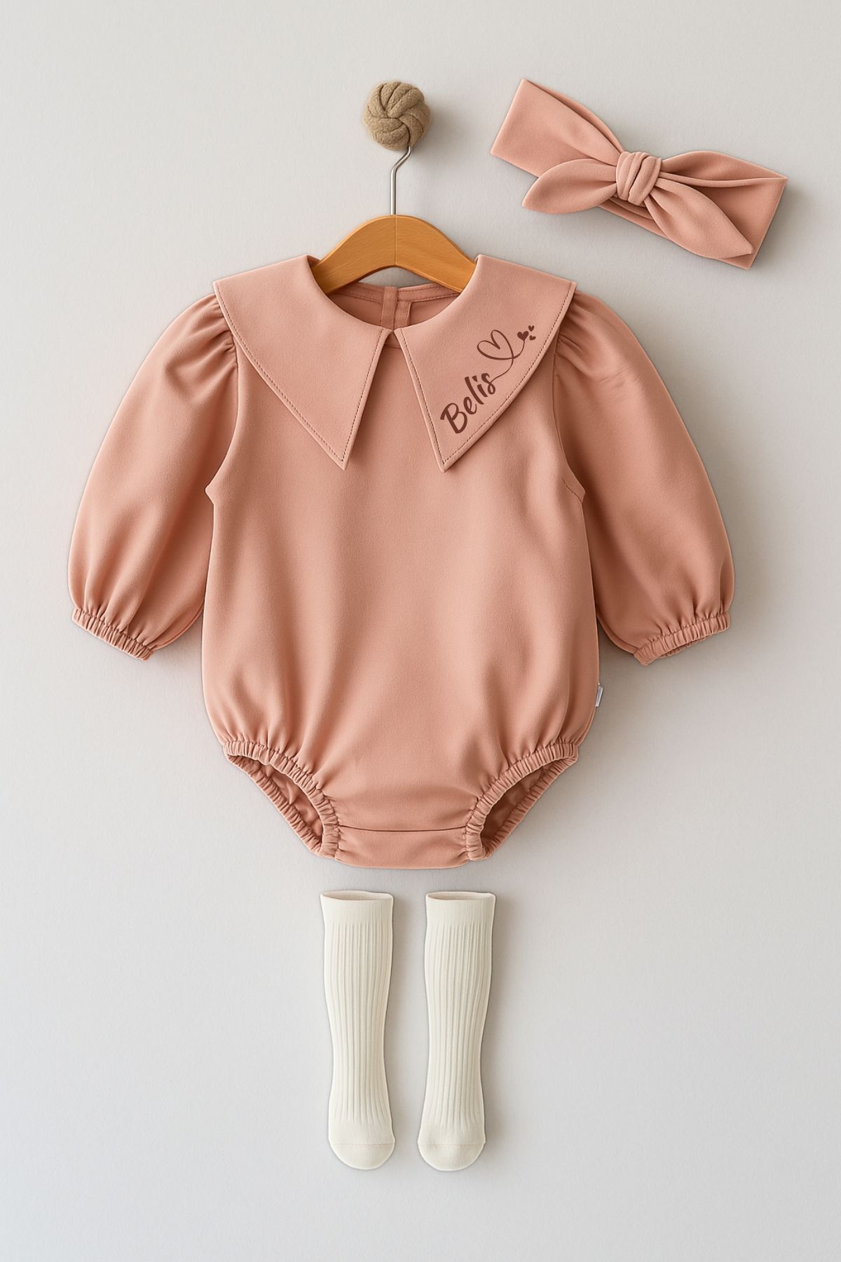 Minytrendy Kız Bebek Isimli Yenidoğan Tulum Romper Takım Bandanalı Balon Kol Hediyelik Mevlüt Bayramlık Takım fotoğrafı 2 (önizleme)