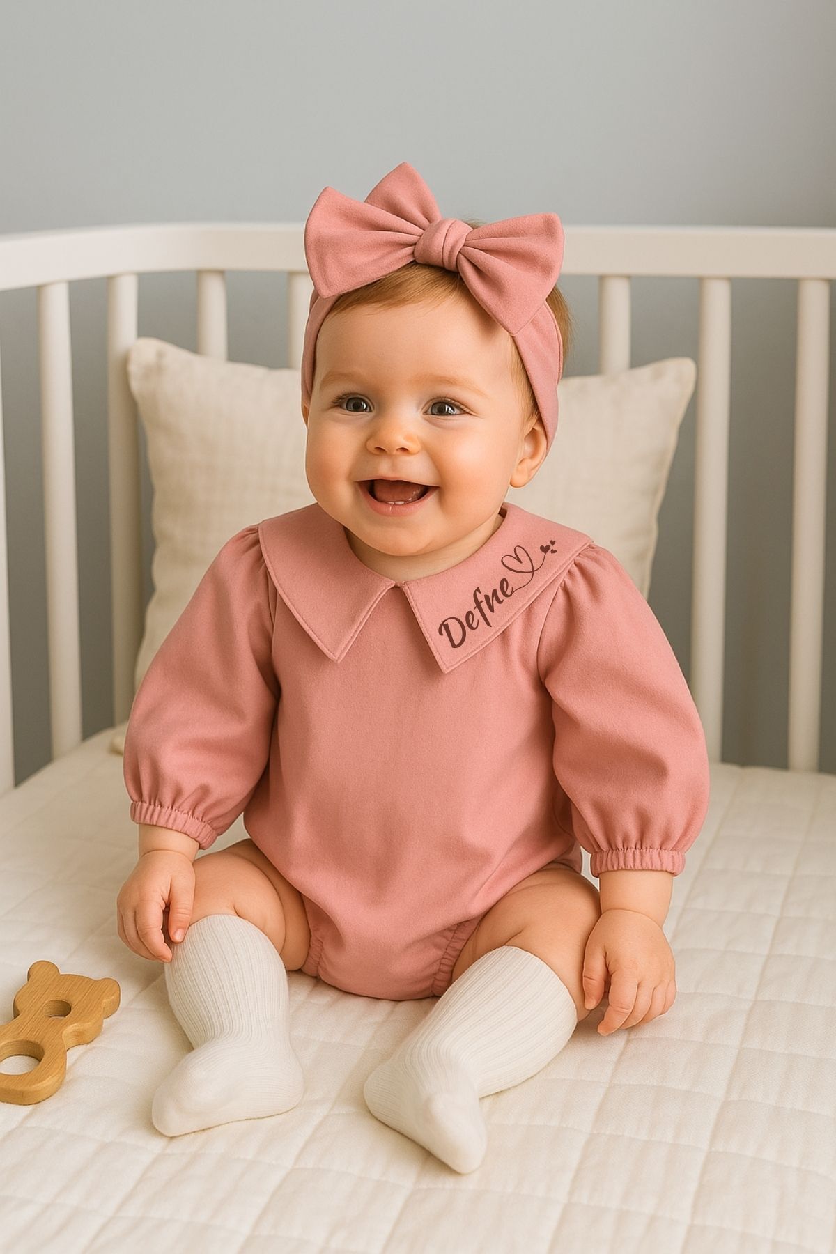 Minytrendy Kız Bebek Isimli Yenidoğan Tulum Romper Takım Bandanalı Balon Kol Hediyelik Mevlüt Bayramlık Takım fotoğrafı 3 (önizleme)