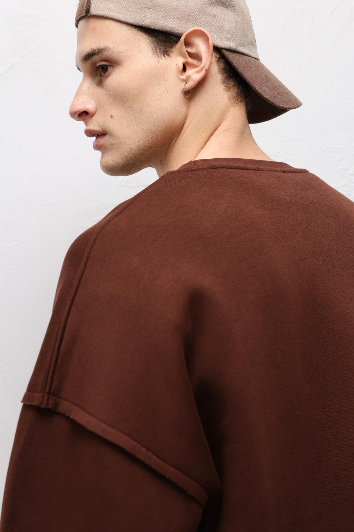 Boxy Fit Basic Sweatshirt Kahve — قهوه‌ای V70-97 — تصویر 6 از 7