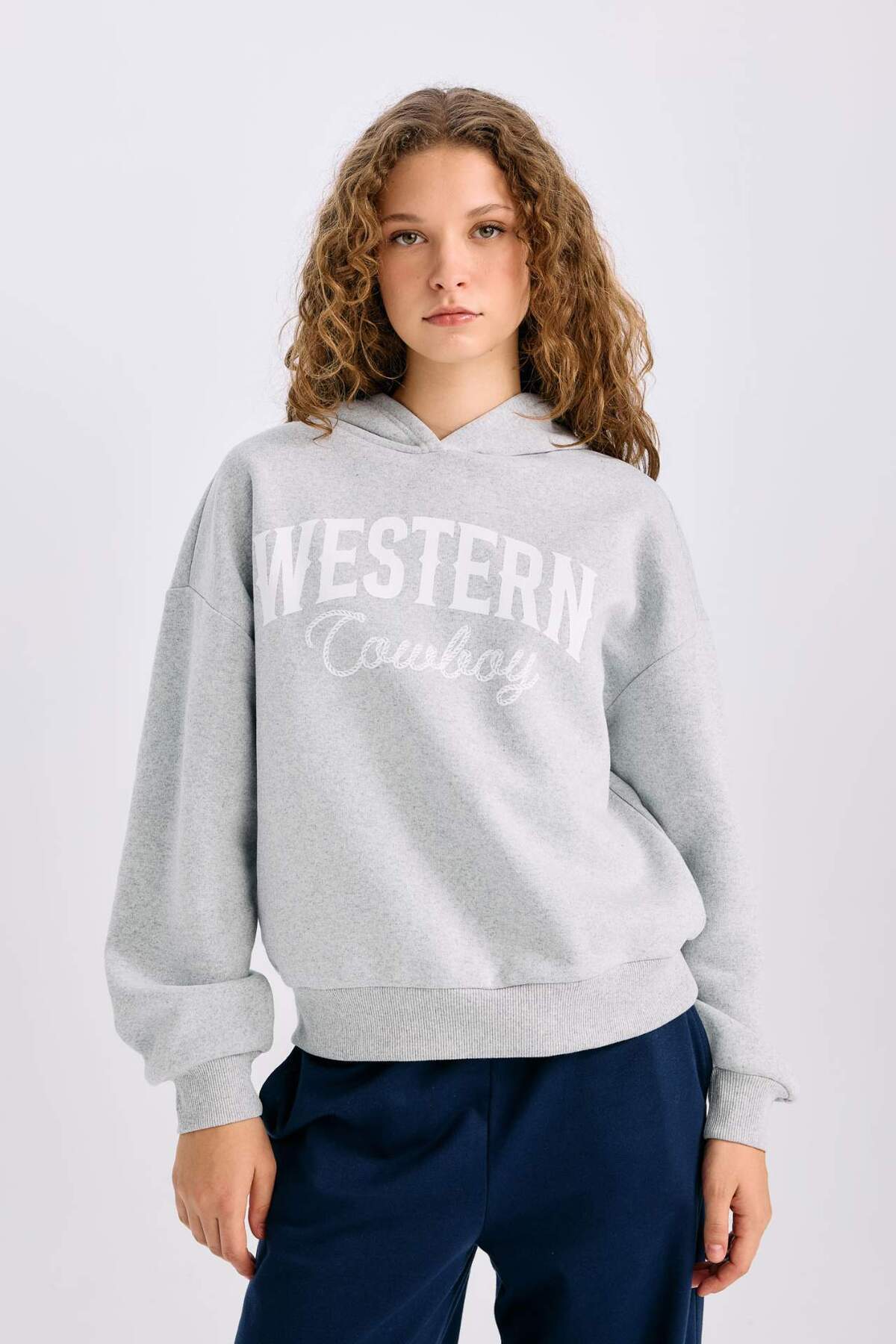 Defacto  Oversize Geniş Kalıp Kapüşonlu Baskılı Kalın Sweatshirt E3658AXNS - Görsel 3