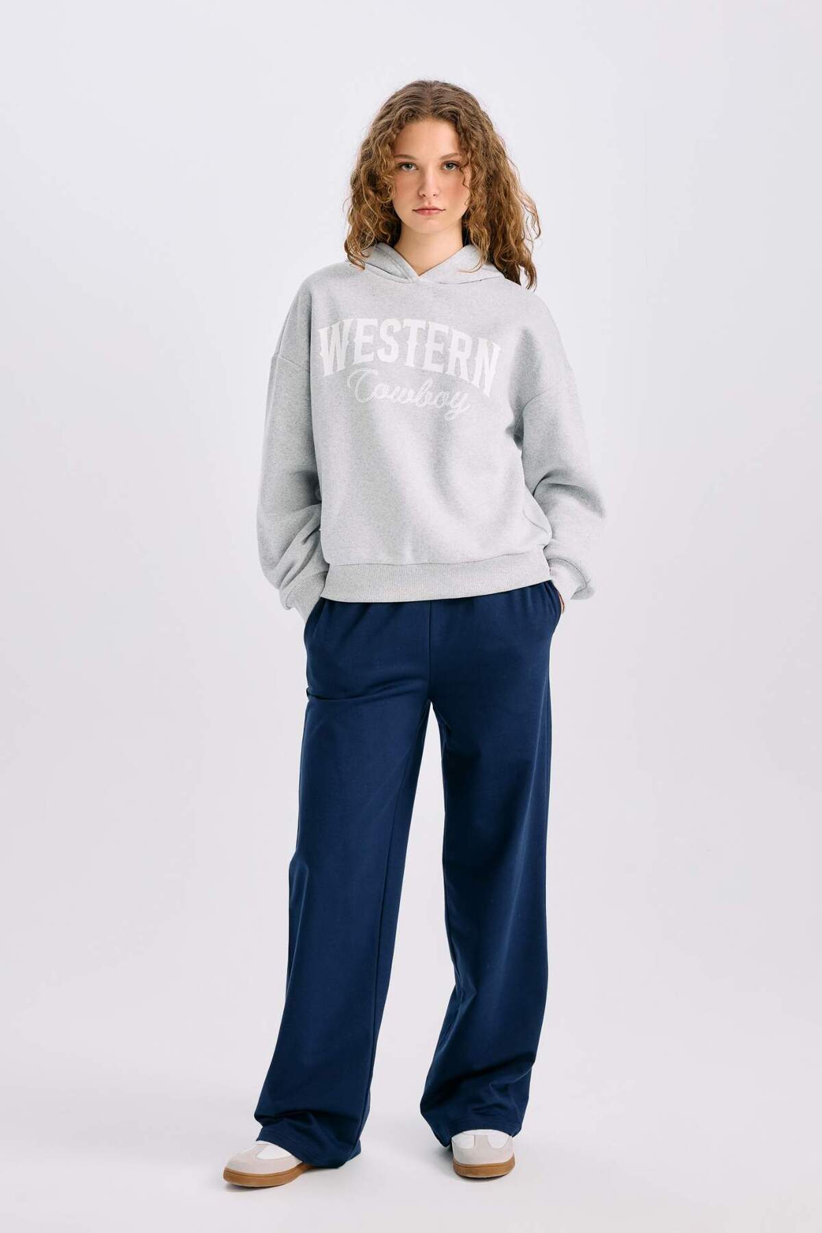 Defacto  Oversize Geniş Kalıp Kapüşonlu Baskılı Kalın Sweatshirt E3658AXNS - Görsel 2