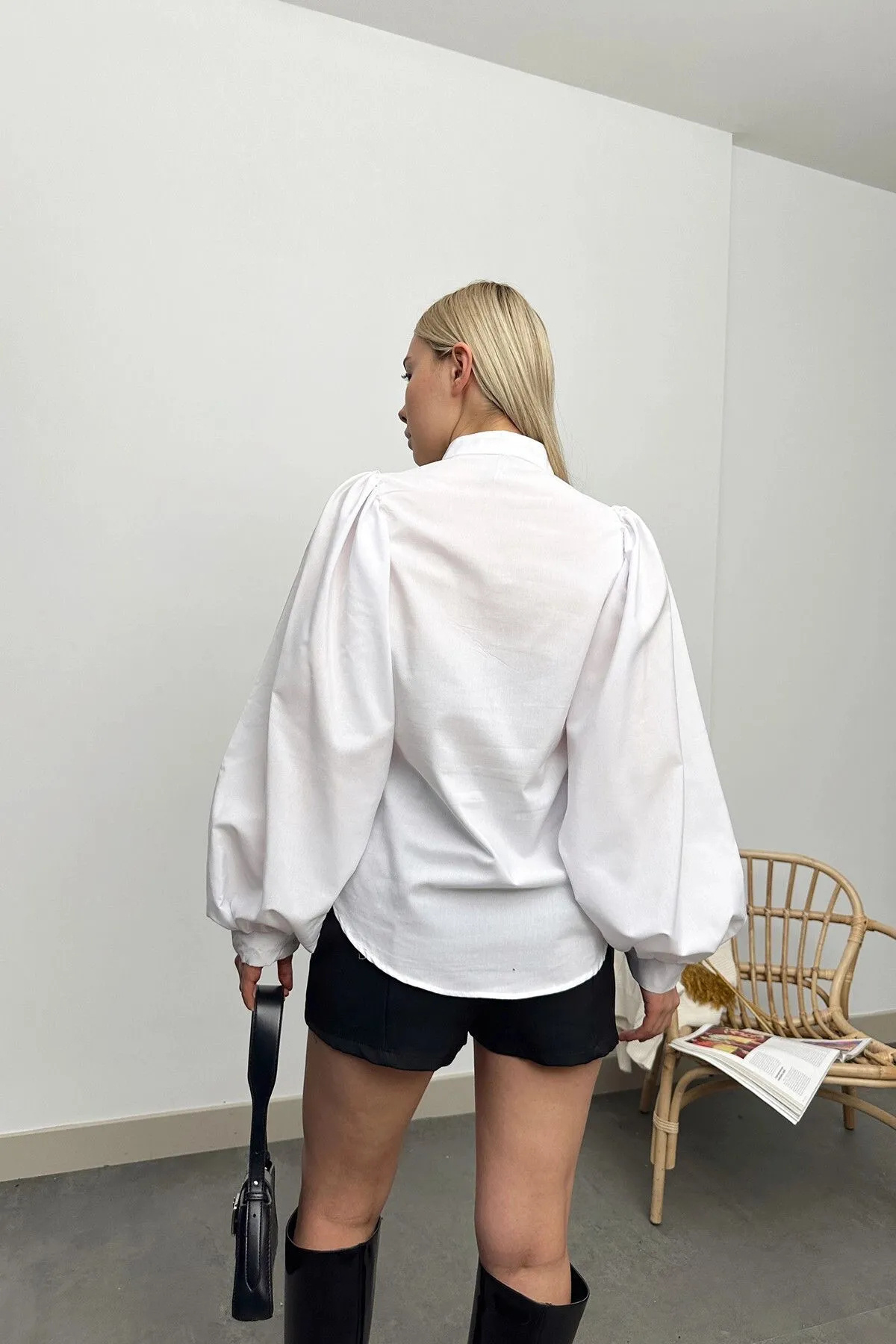 VAGGON  Beyaz Hakim Yaka Yarım Pat Balon Kol Poplin Dokuma Gömlek - Görsel 3