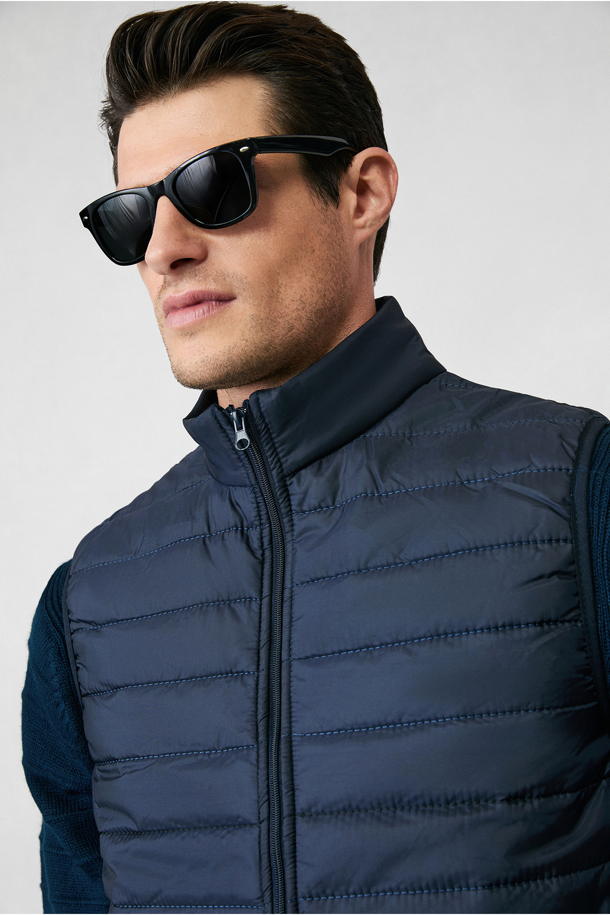 Kiğılı  Dik Yaka Fermuarlı Kapitone Spor Şişme Yelek - Görsel 3