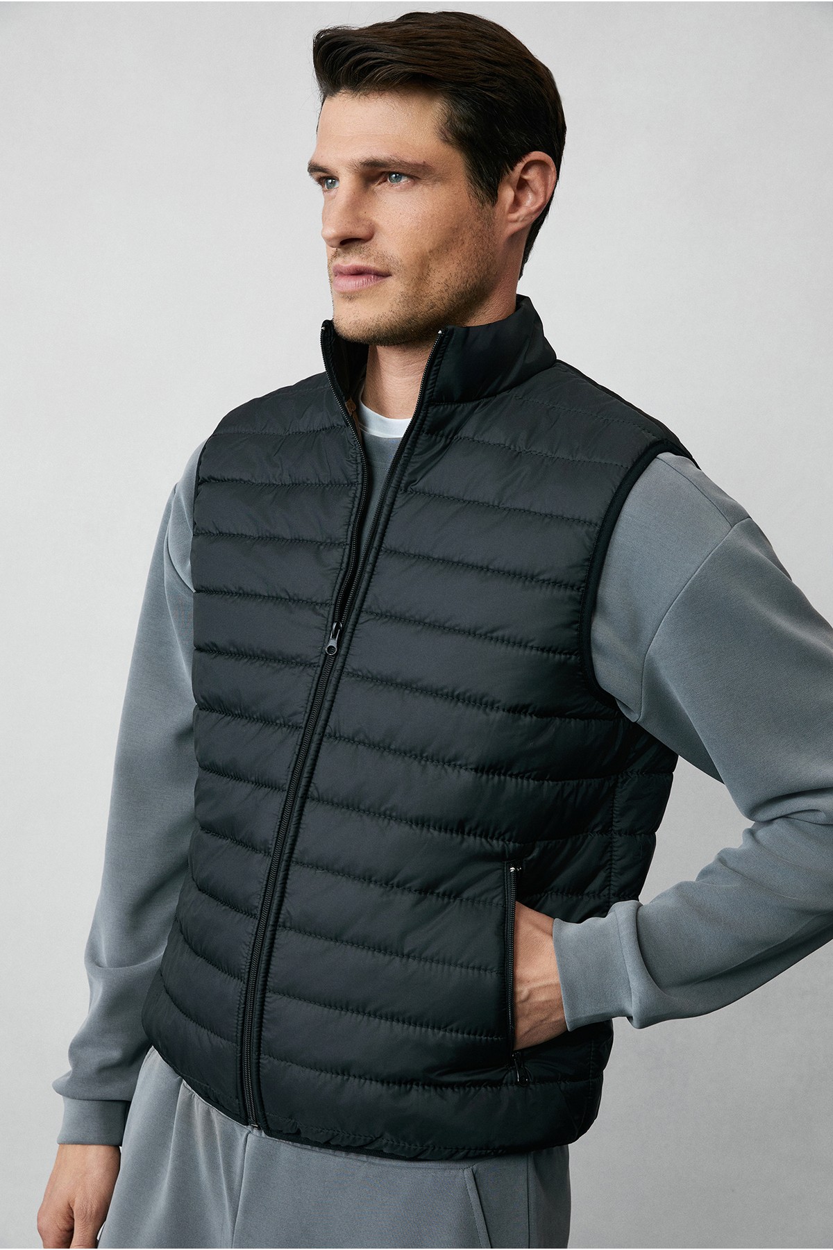 Kiğılı  Dik Yaka Fermuarlı Kapitone Spor Şişme Yelek - Görsel 2