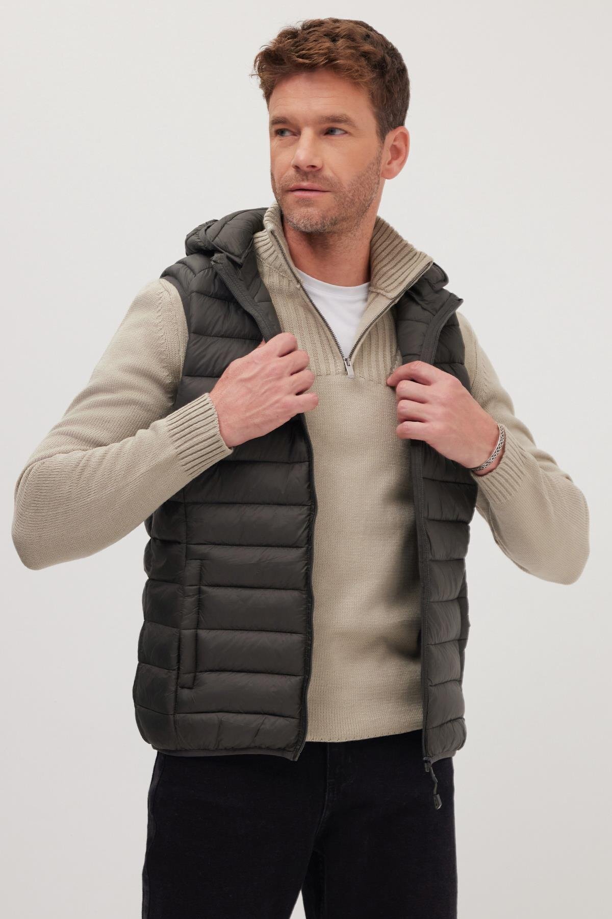 Tudors  Erkek Relax Fit Rahat Kesim Sıfır Kol Kapüşonlu Çift Cepli Fermuarlı Sıcak Tutan Haki Şişme Yelek - Görsel 5