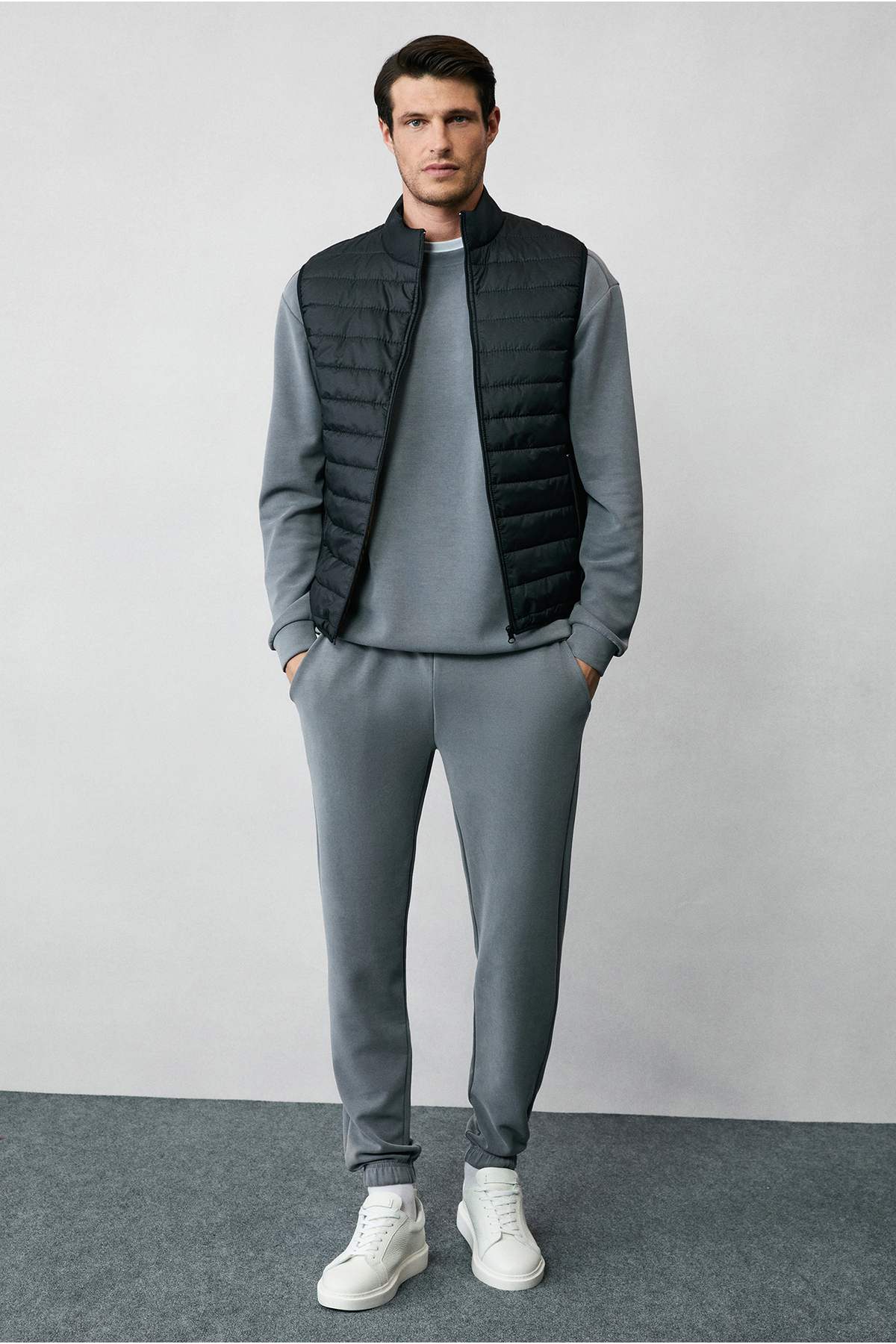 Kiğılı  Dik Yaka Fermuarlı Kapitone Spor Şişme Yelek - Görsel 5