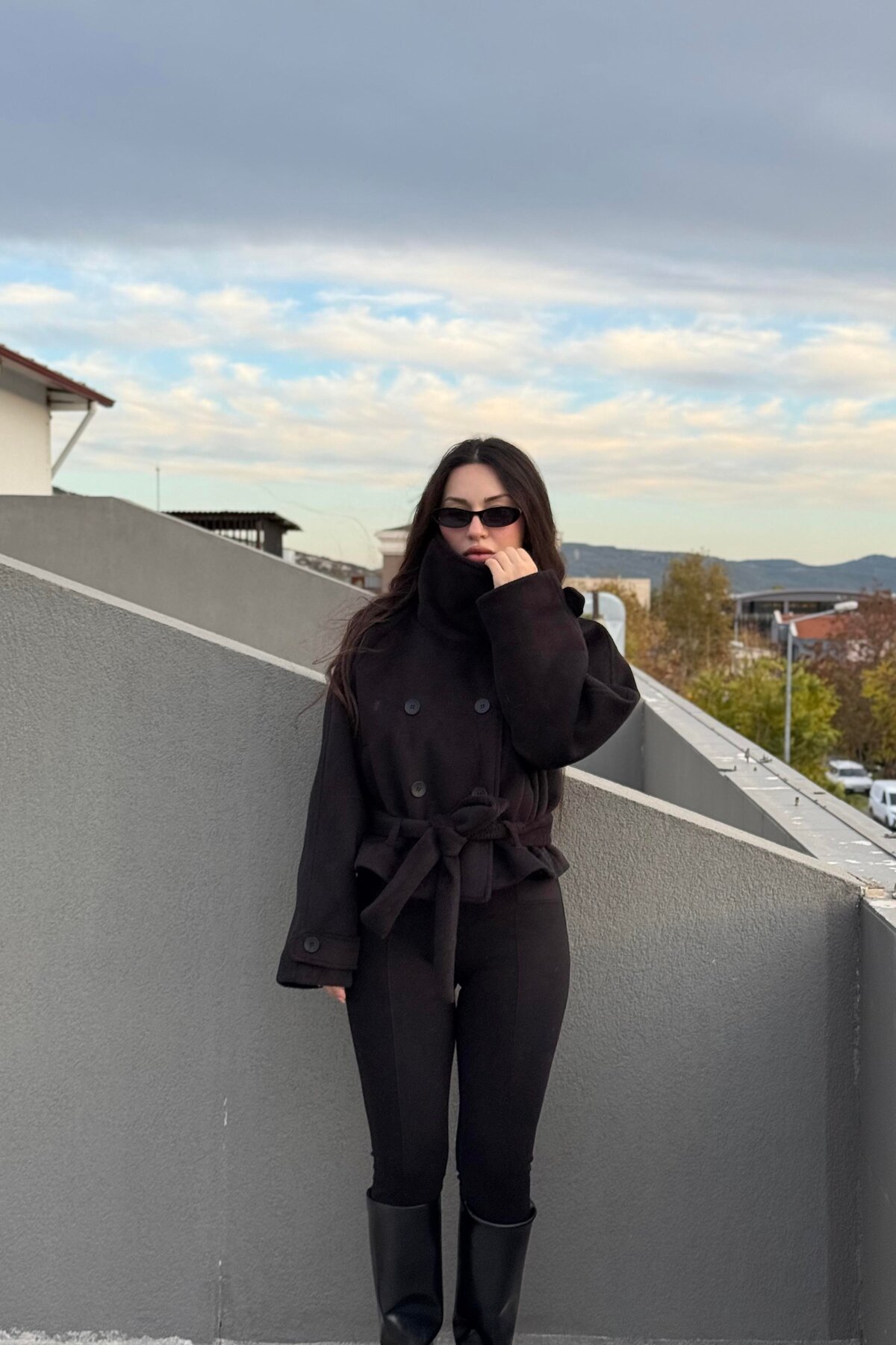 Marbella  KADIN DİK YAKA DÜĞME DETAY KAŞE KUŞAKLI KABAN CEKET - Görsel 2