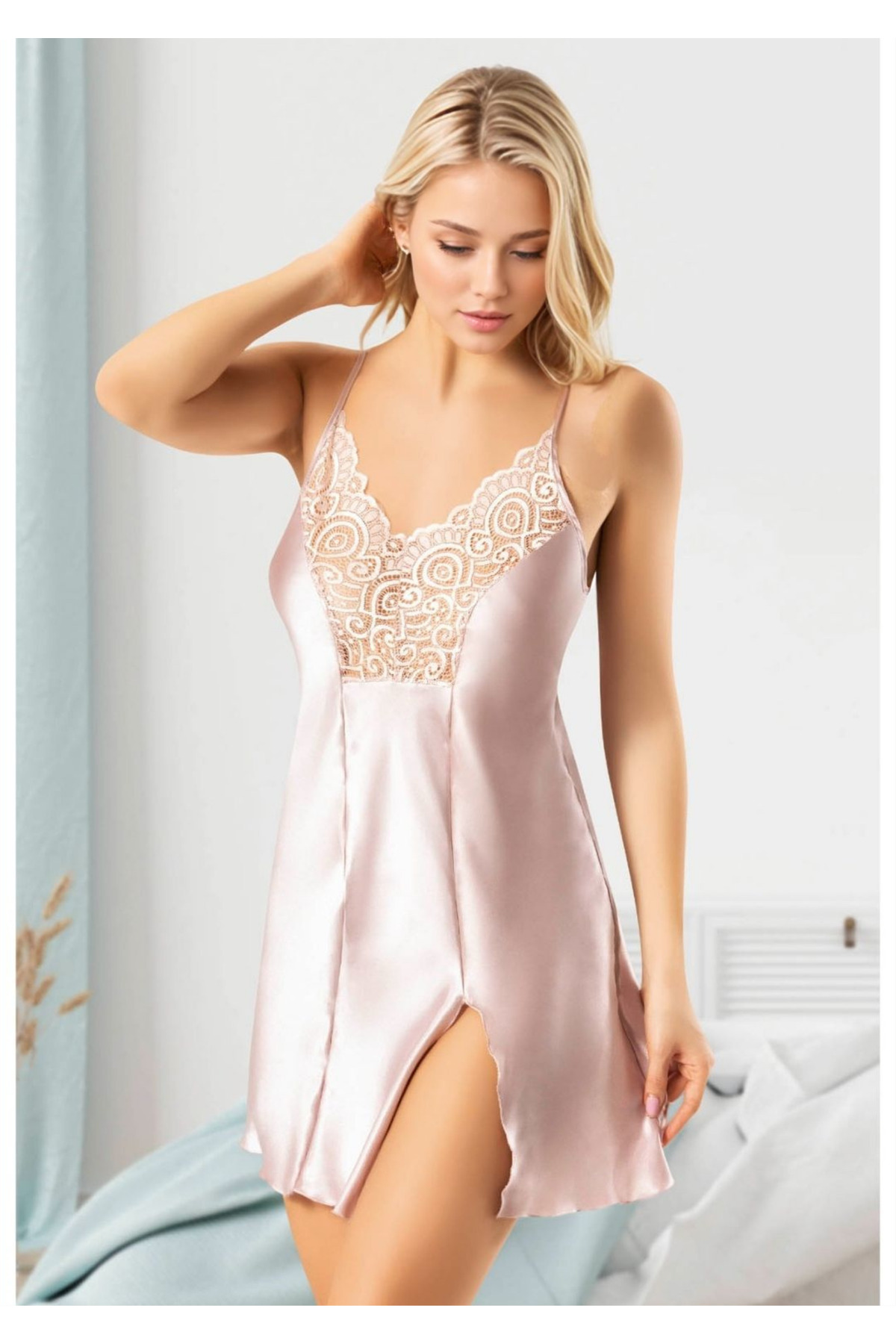 The Avenue Kadın Pudra Saten Gecelik Göğsü Geniş Dantel İşlemeli Yanı Yırtmaçlı Gecelik