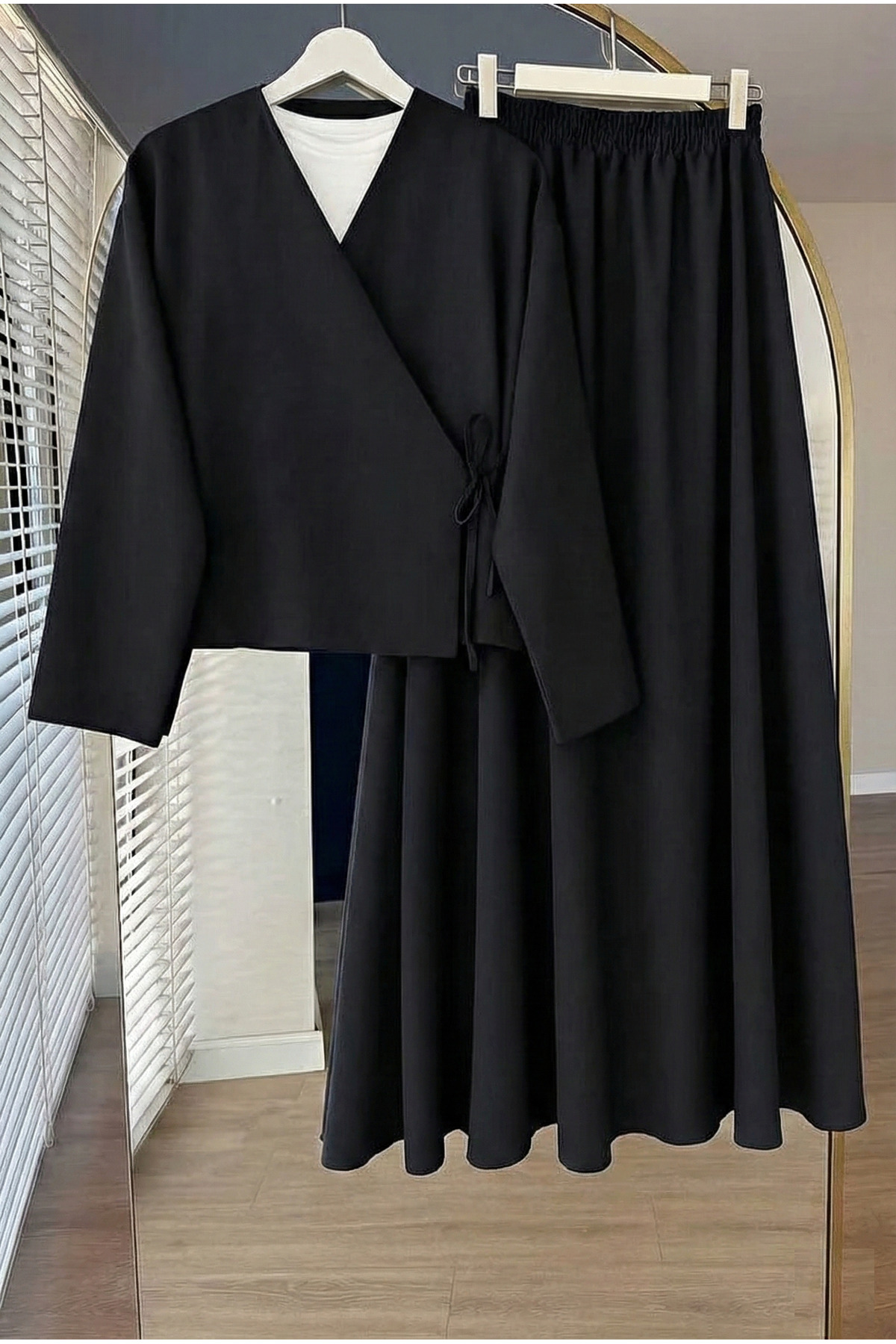 LİNA TESETTÜR  Etekli ikili takım