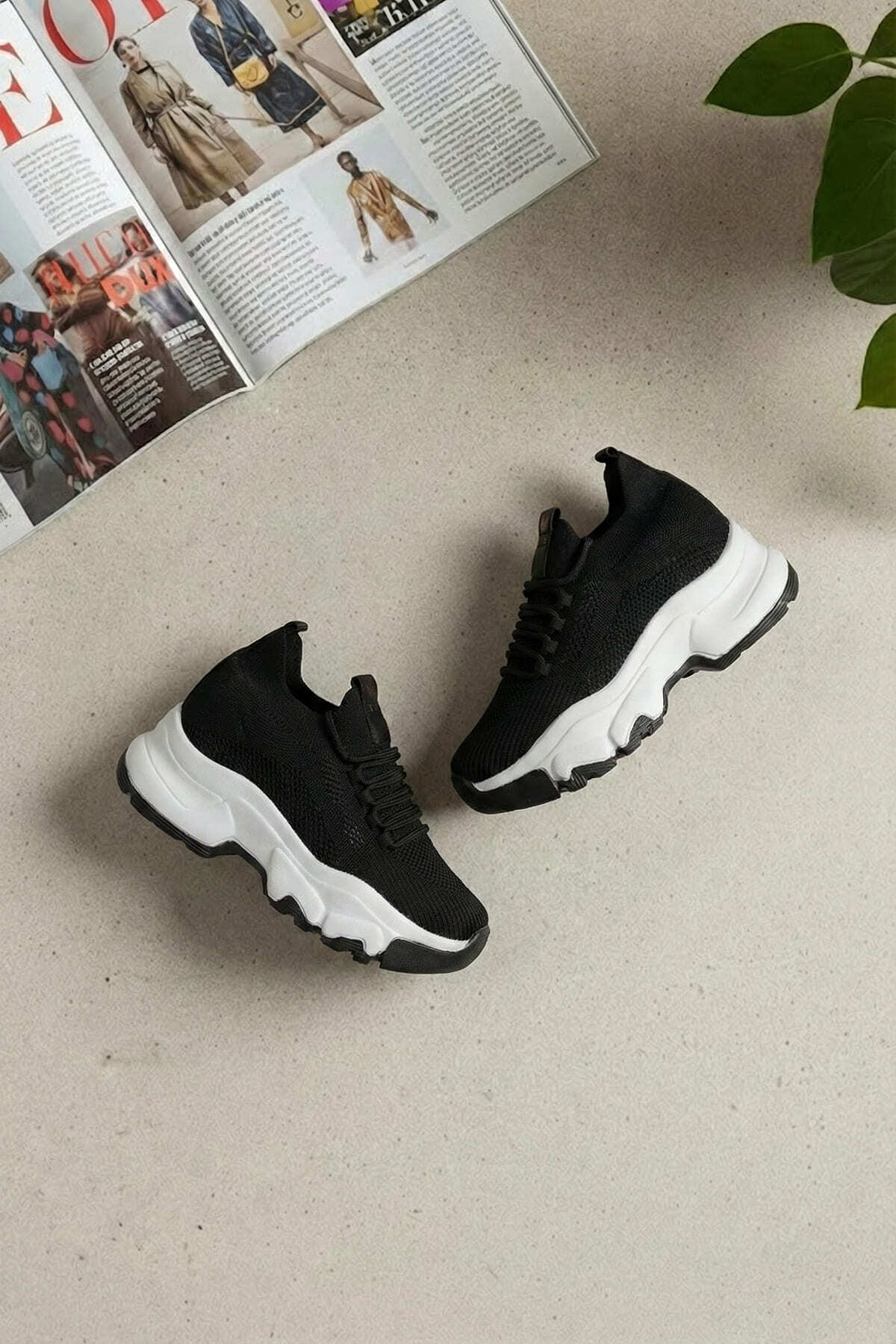 Elite YSFLT343 Women's Classic Sneaker Black and White