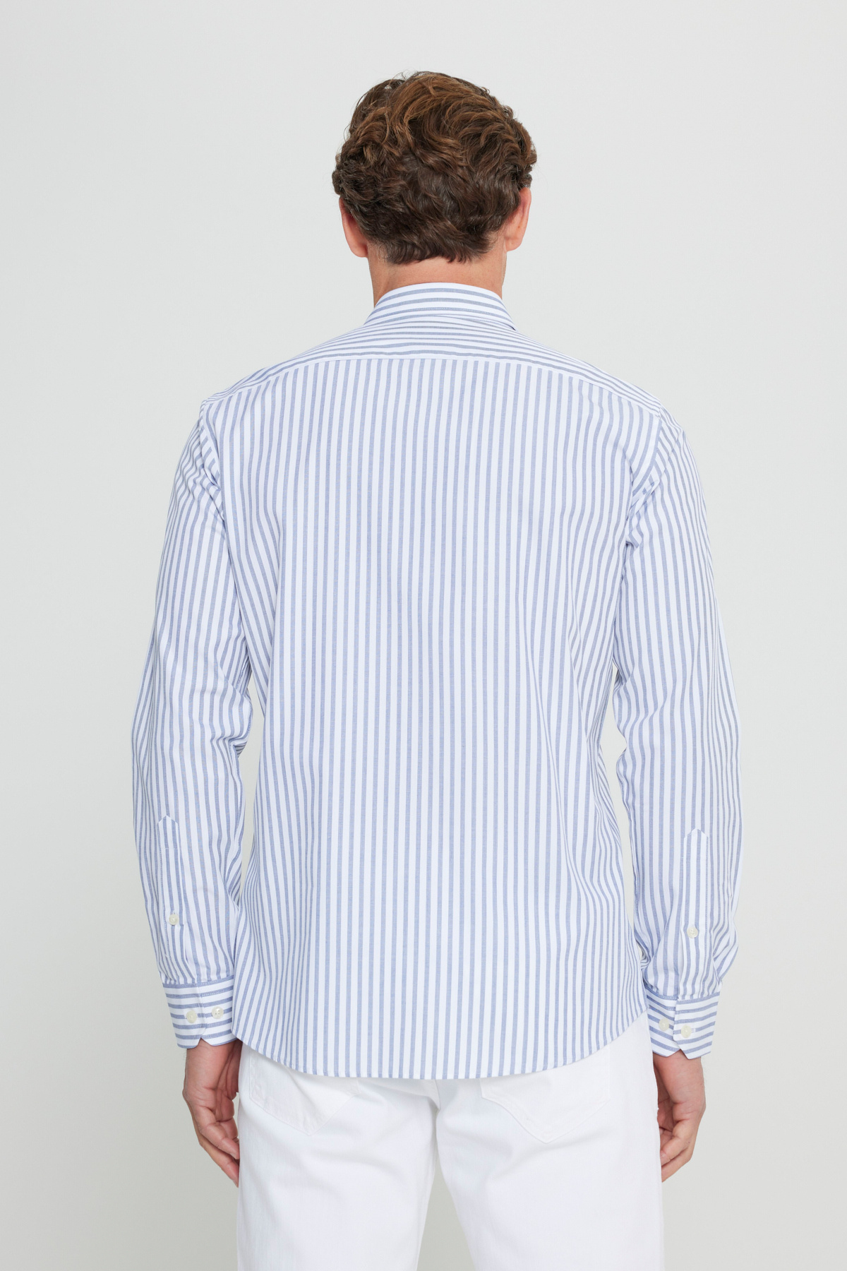 AC&Co / Altınyıldız Classics Erkek Beyaz-Lacivert %100 Pamuk Slim Fit Dar Kesim Düğmeli Yaka Armürlü Gömlek görsel 5