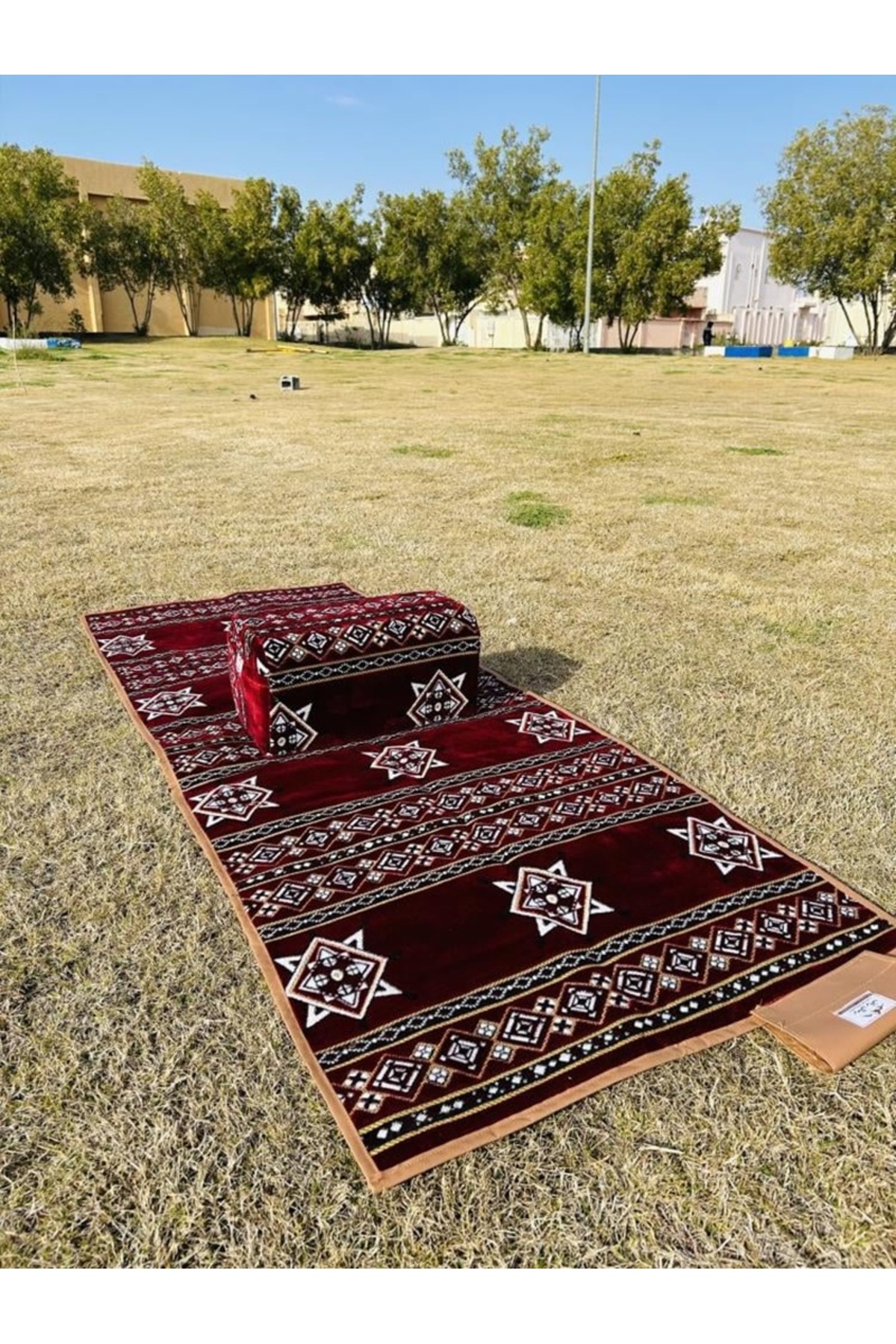 طقم جلسة بر ملكي 4 مدات و4 مراكي مع شنطة – قماش عملي مقاس 2×80 سم