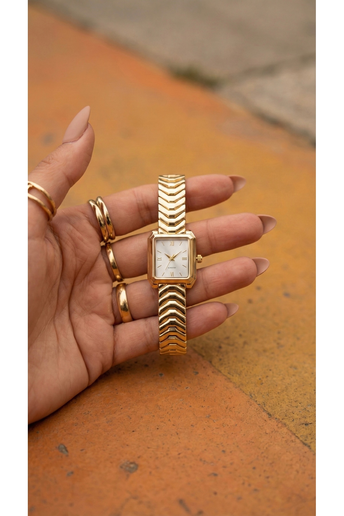 KLISHE Butik  Kadın Saat Gold Renk Çelik Kordon Vintage Dikdörtgen Kasa Zarif Tasarım, Limited Edition 2026 - Görsel 5