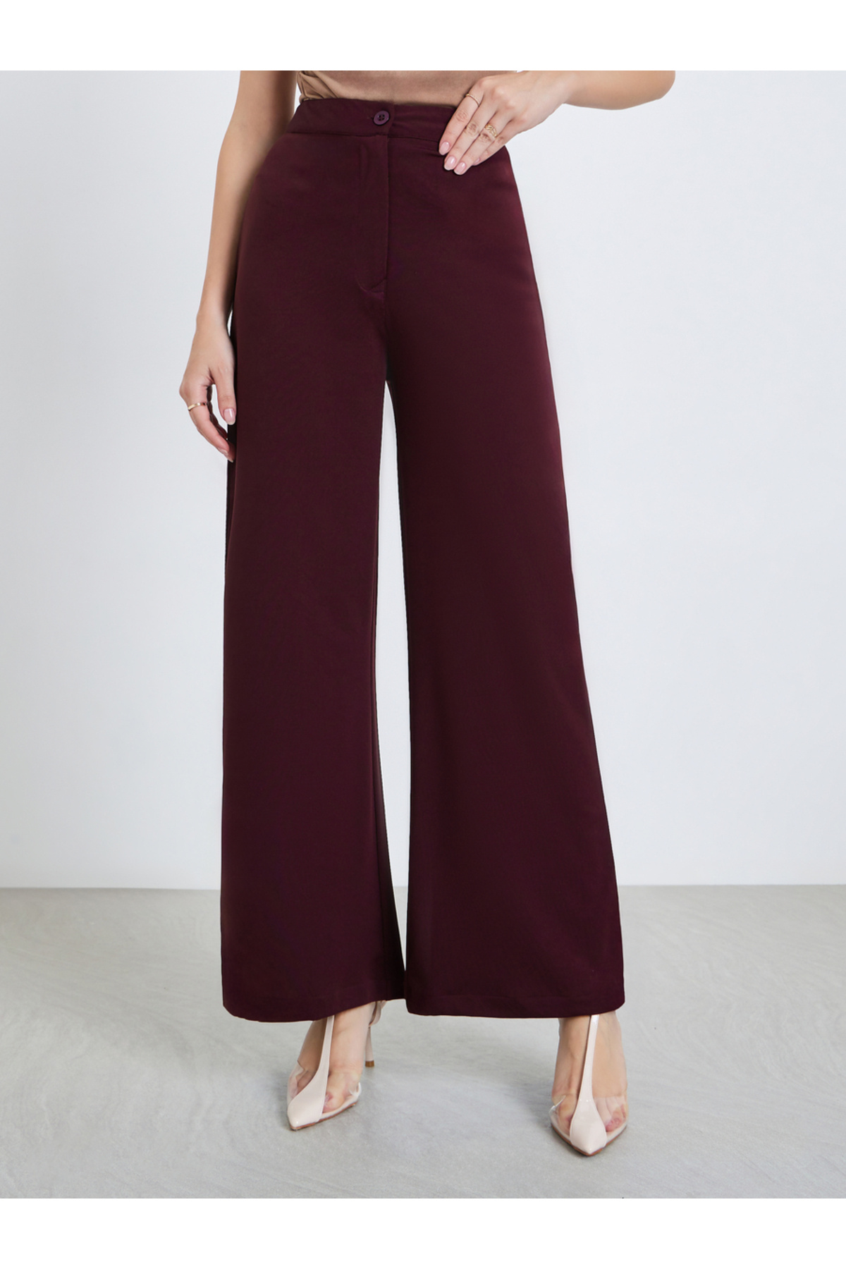 بنطلون نسائي أرجل واسعة باللون الأرجواني