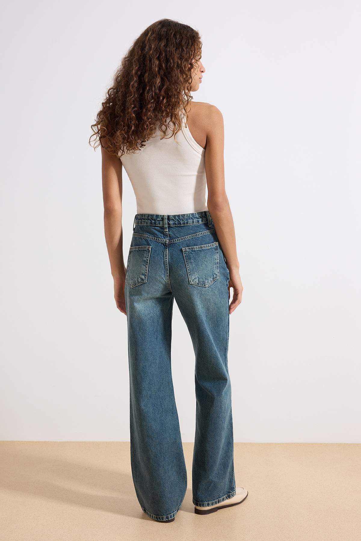 Trendyolmilla  Mavi Soluk Efekt Vintage Yüksek Bel Wide Leg Geniş Paça %100 Pamuk Non-Stretch Jeans TWOAW24JE00089 - Görsel 7