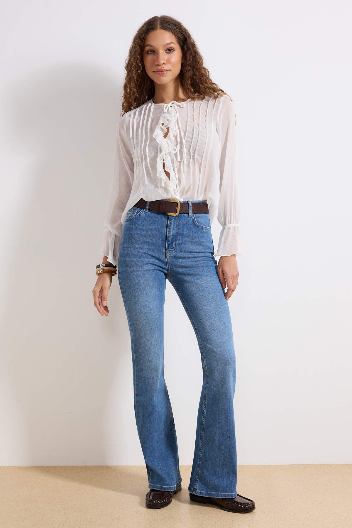 Trendyolmilla  Mavi Yüksek Bel Comfort/Esnek İspanyol Paça Flare Jeans TWOAW26JE00095 - Görsel 2