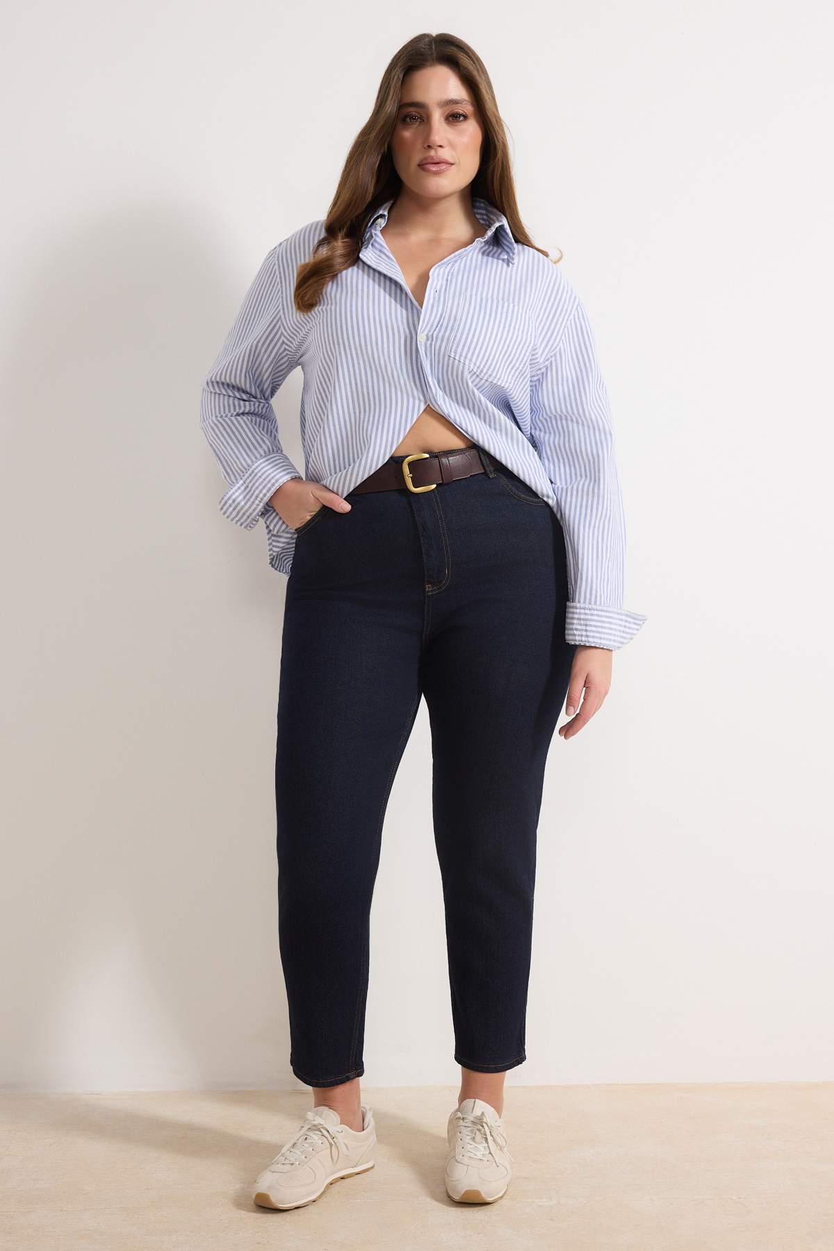 Trendyol Curve Tmavomodré džínsy s vysokým pásom, pohodlné/stredne pružné, Mo...