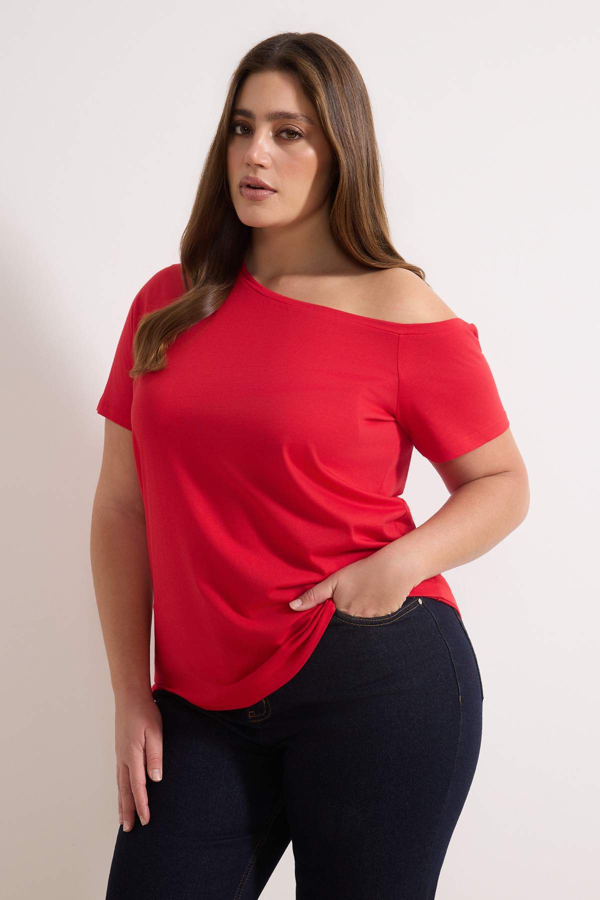 Trendyol Curve Rote, schulterfreie, detaillierte Strickbluse aus 100 % Baumwo...