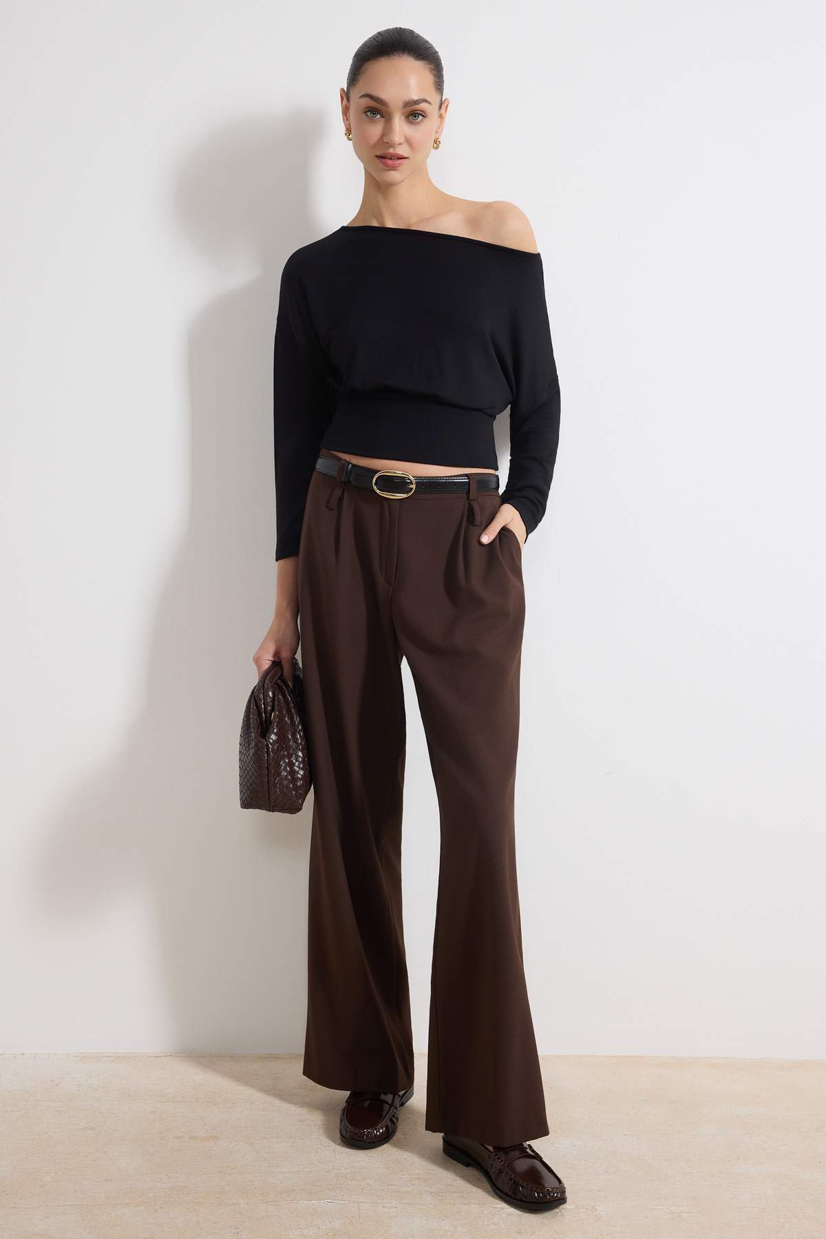 Trendyolmilla  Siyah Fitted/Vücuda Oturan Kayık Yaka Uzun Kollu Yumuşak Örme Bluz TWOSS26BZ00344 - Görsel 2