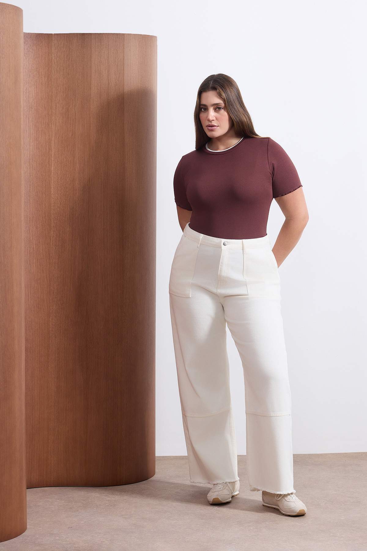 Trendyolmilla Curve Wardrobe Essentials Kahverengi Yakası Biye Detaylı Yumuşak Tuşeli Örme Bluz TBBSS26AF00025