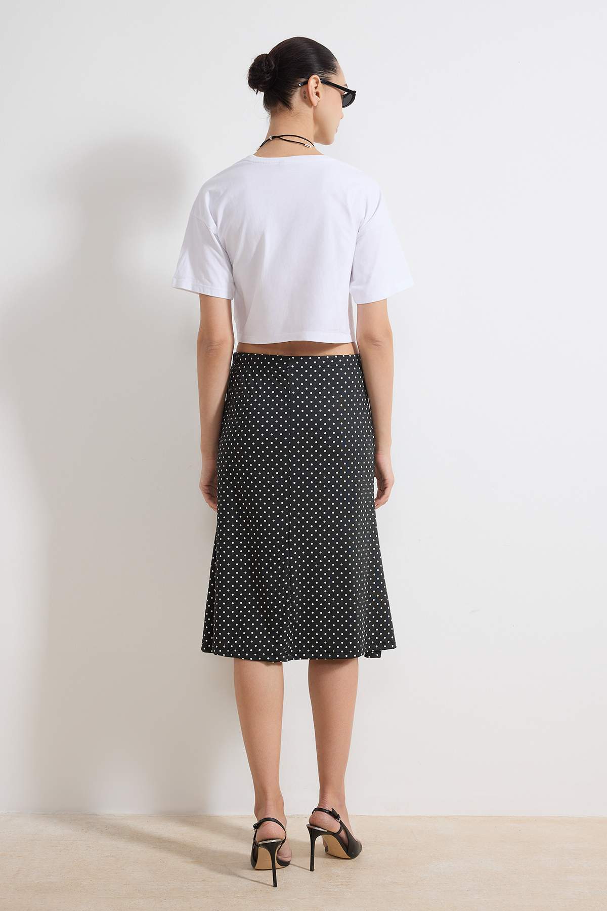 Trendyolmilla  Çok Renkli Puantiyeli Balık Normal Bel Midi Esnek Örme Etek TWOSS26ET00039 - Görsel 4