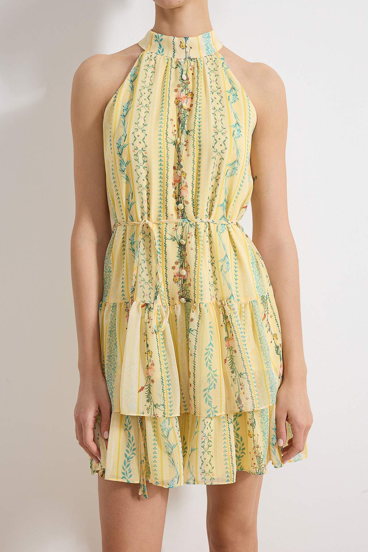 Trendyolmilla  Sarı Çiçek Desenli A-Kesim Boho Kat Kat Astarlı Şifon Uçuş Uçuş Dokuma Mini Elbise TWOSS23EL02056 - Görsel 3
