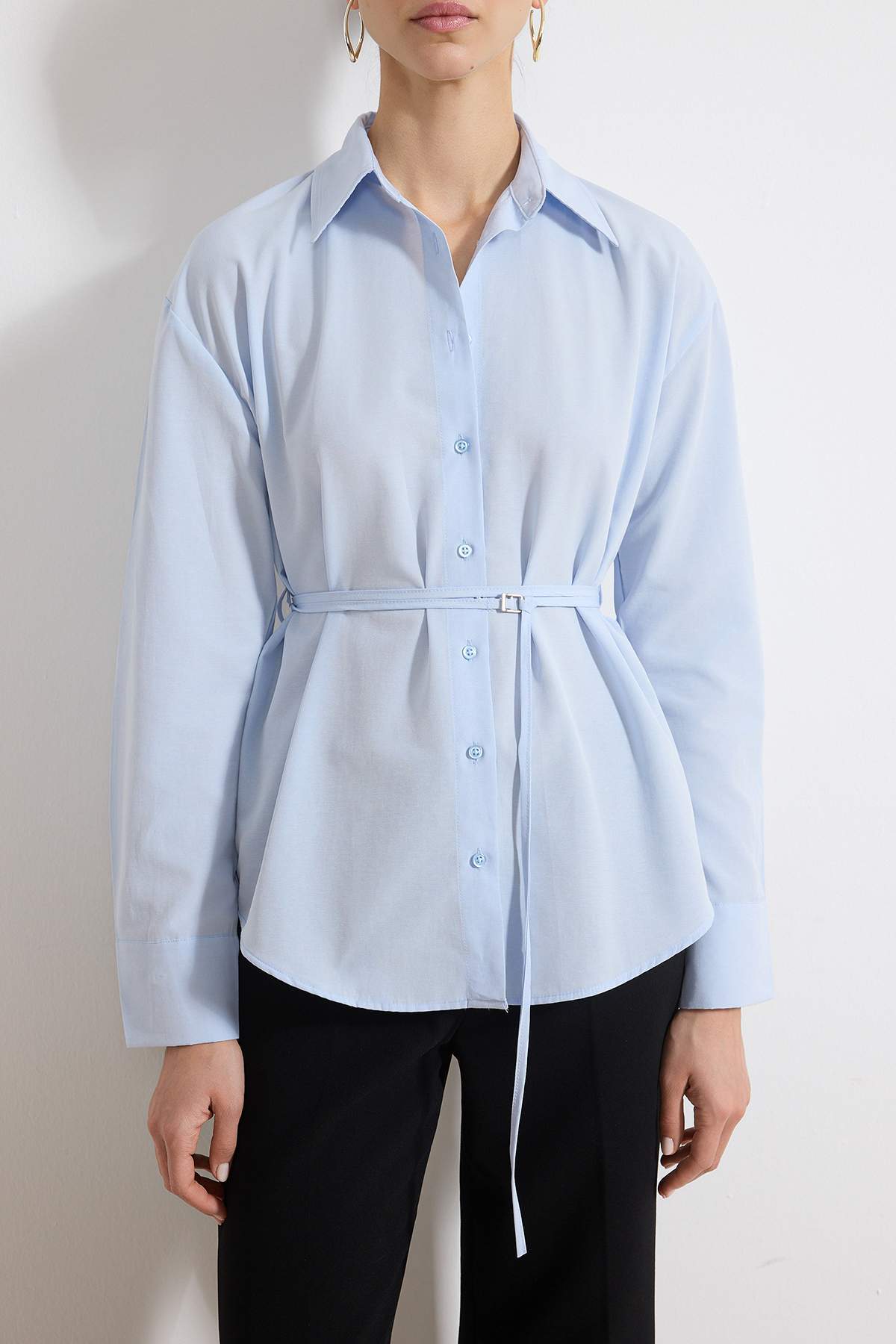 Trendyolmilla  Açık Mavi Kuşak Detaylı Gömlek TWOSS26GO00076 - Görsel 3