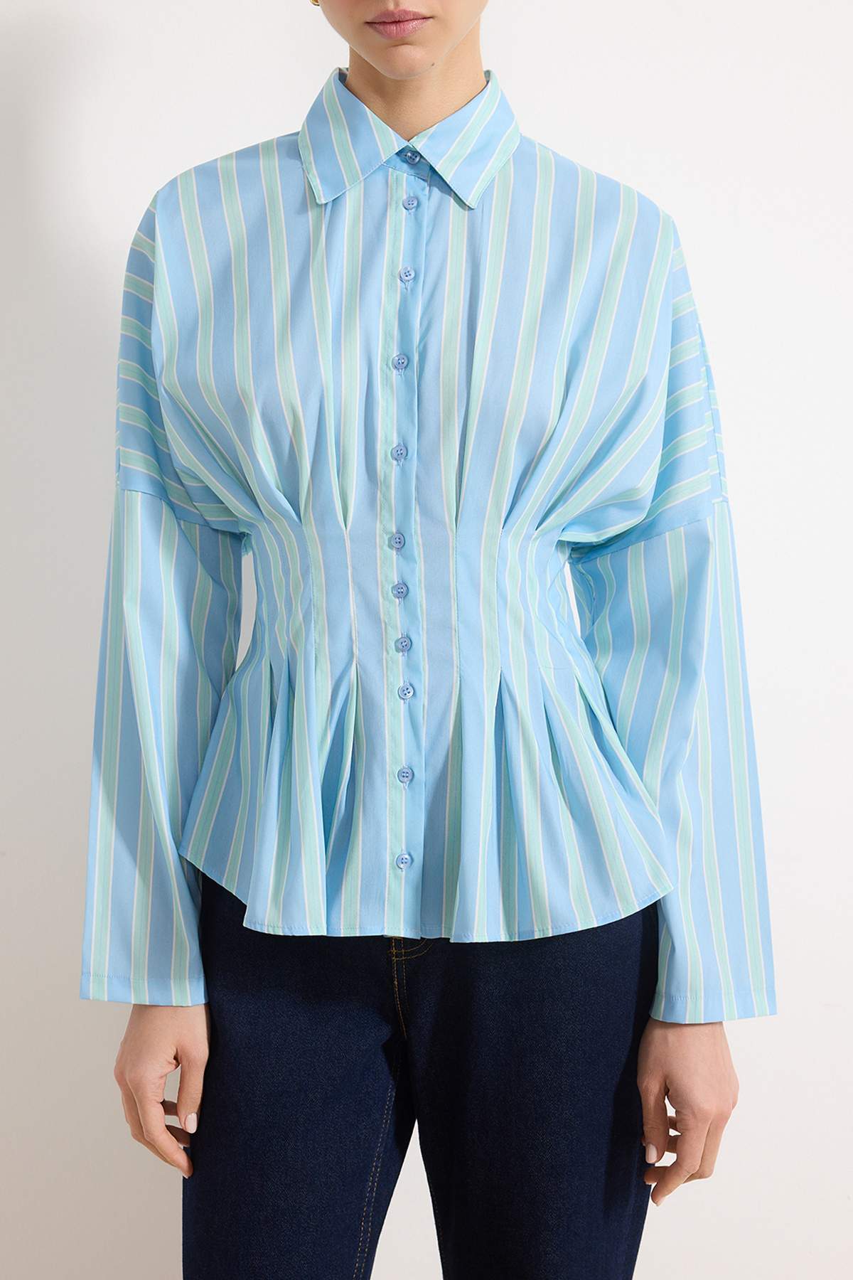 Trendyolmilla  Mavi-Çok Renkli Çizgili Lycralı Bele Oturan Gömlek TWOAW26GO00113 - Görsel 3