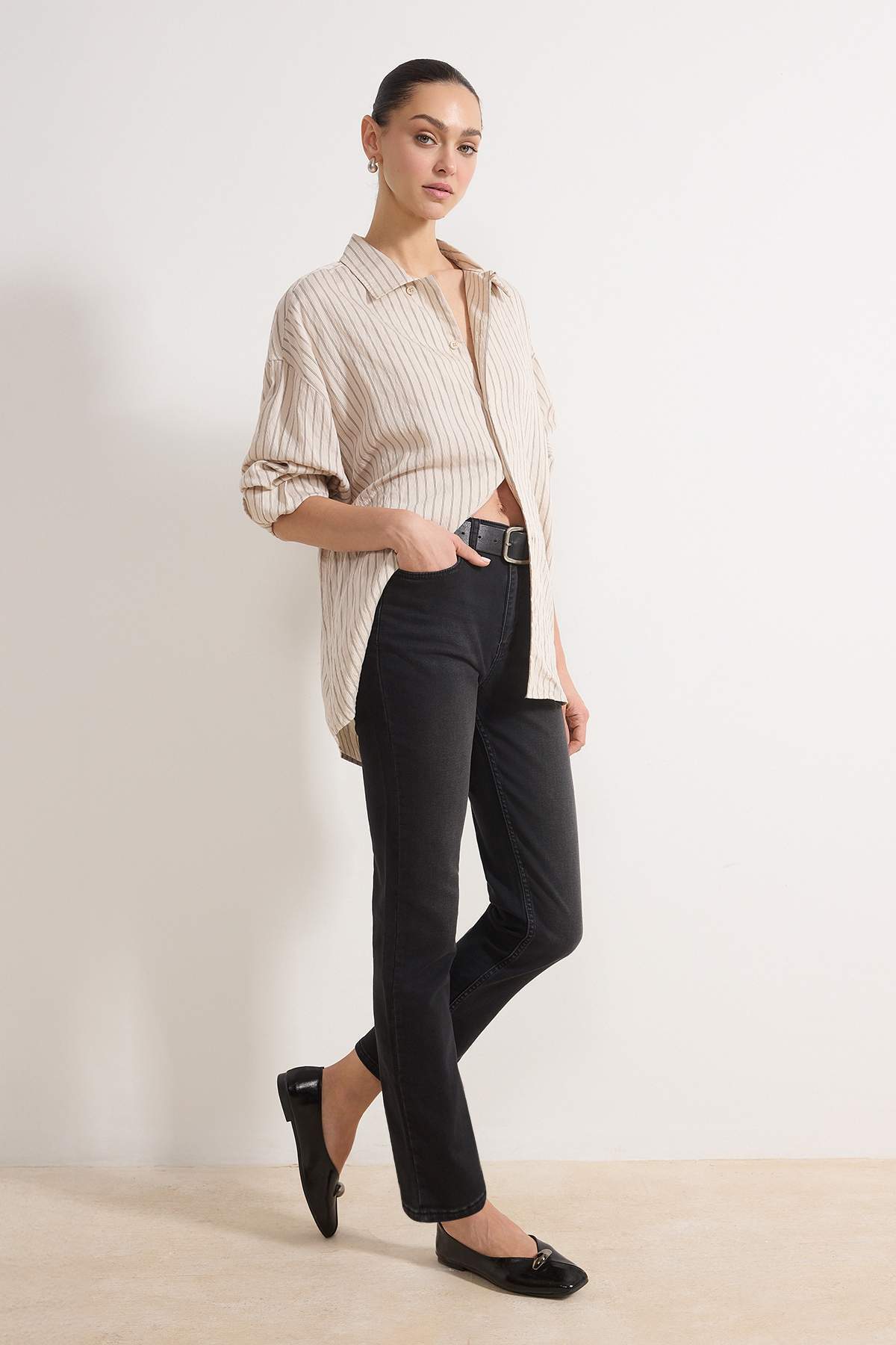 Trendyolmilla  Siyah Yüksek Bel Straight Yumuşak Ekstra Esneyen Örme Kot/Jeans TWOSS26JE00104 - Görsel 3