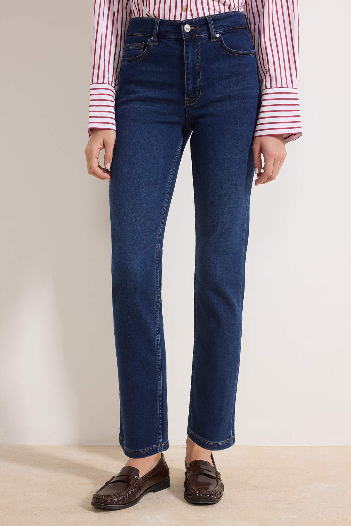 Trendyolmilla  Koyu Mavi Yüksek Bel Straight Yumuşak Ekstra Esneyen Örme Kot/Jeans TWOSS26JE00104 - Görsel 4